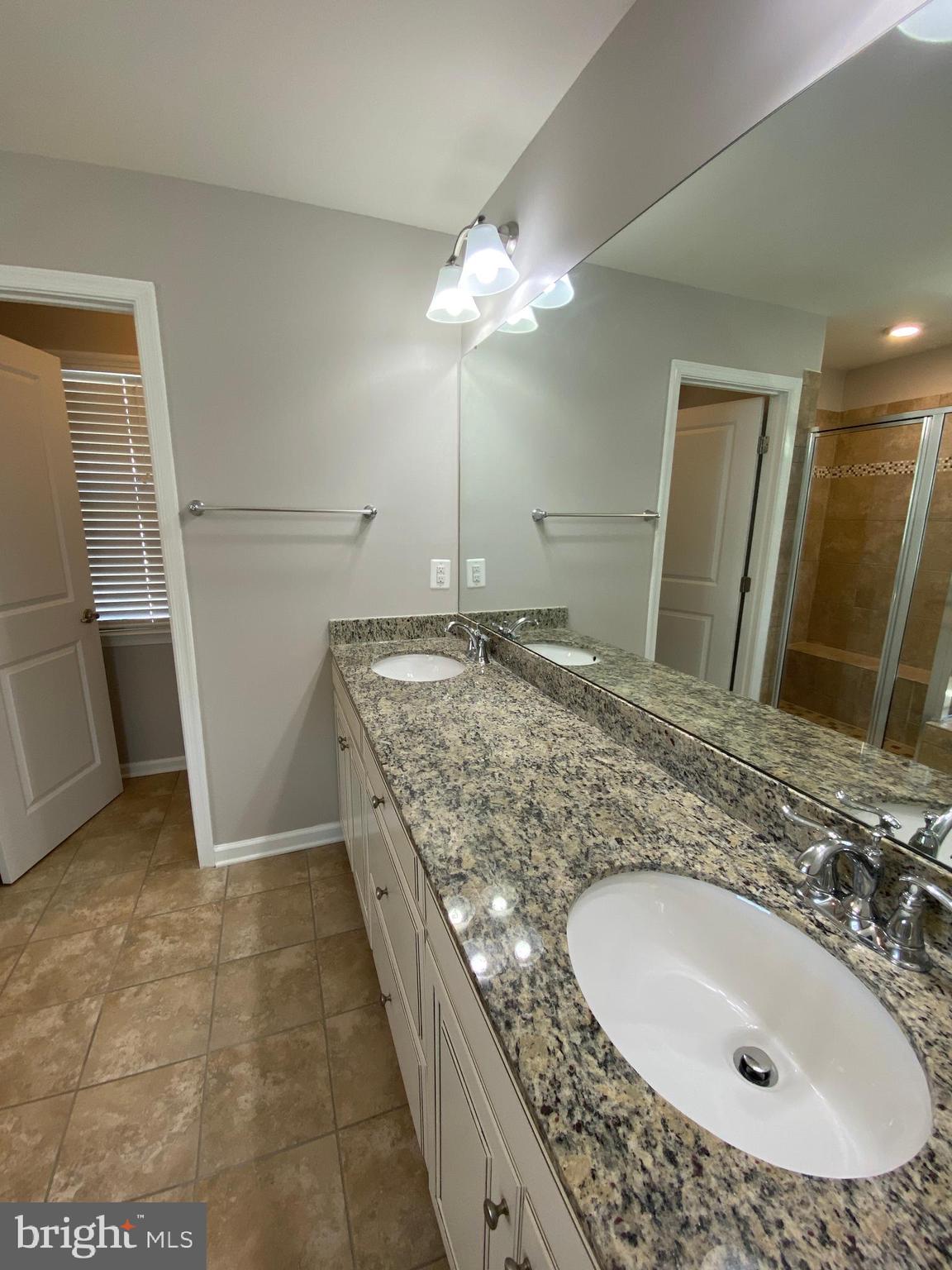 ESTATES AT LEE'S PARKE - Residential Lease