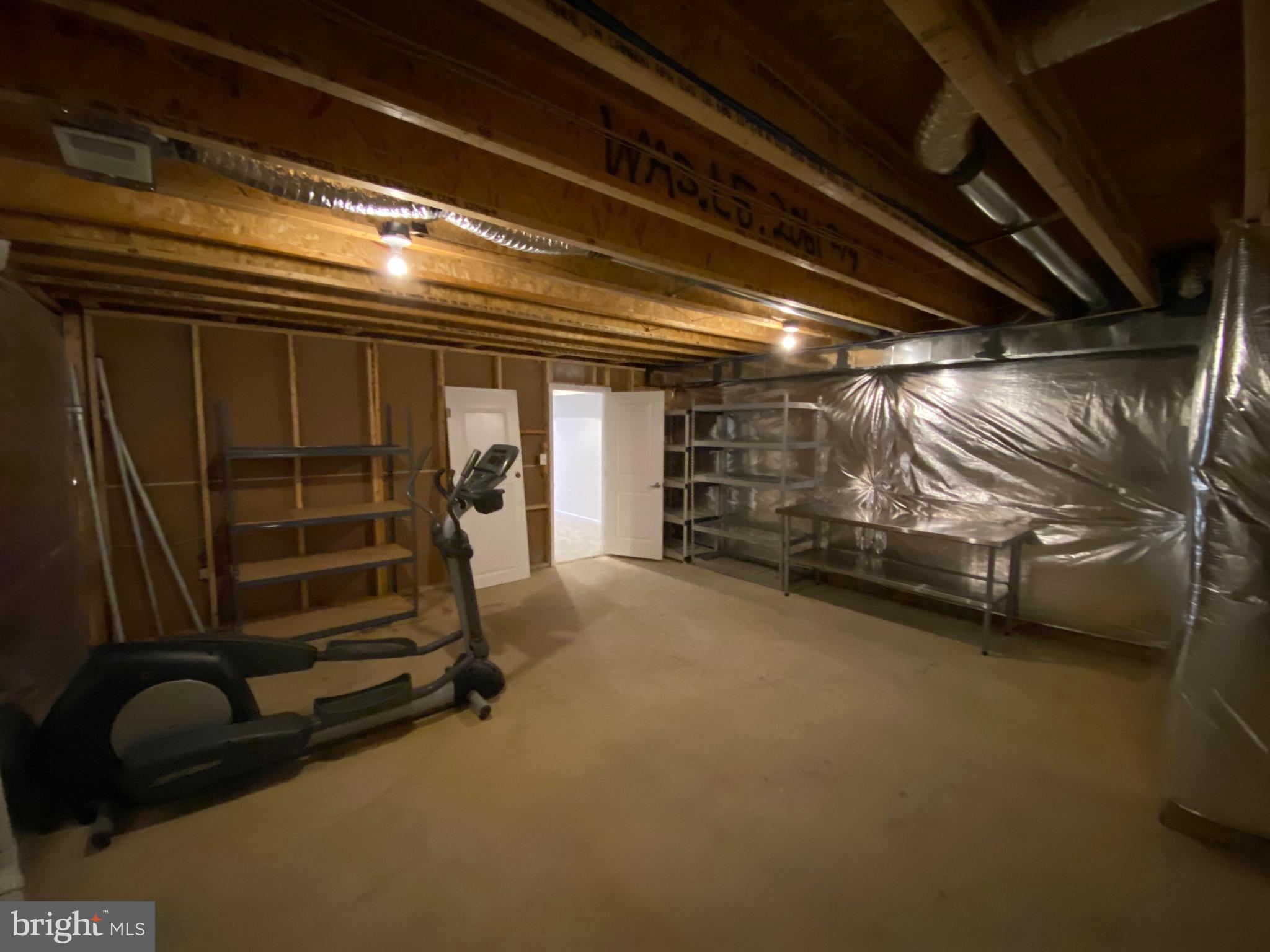 ESTATES AT LEE'S PARKE - Residential Lease