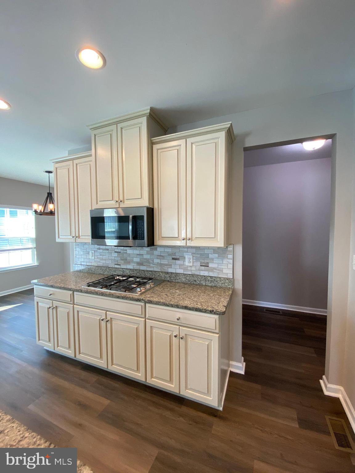 ESTATES AT LEE'S PARKE - Residential Lease