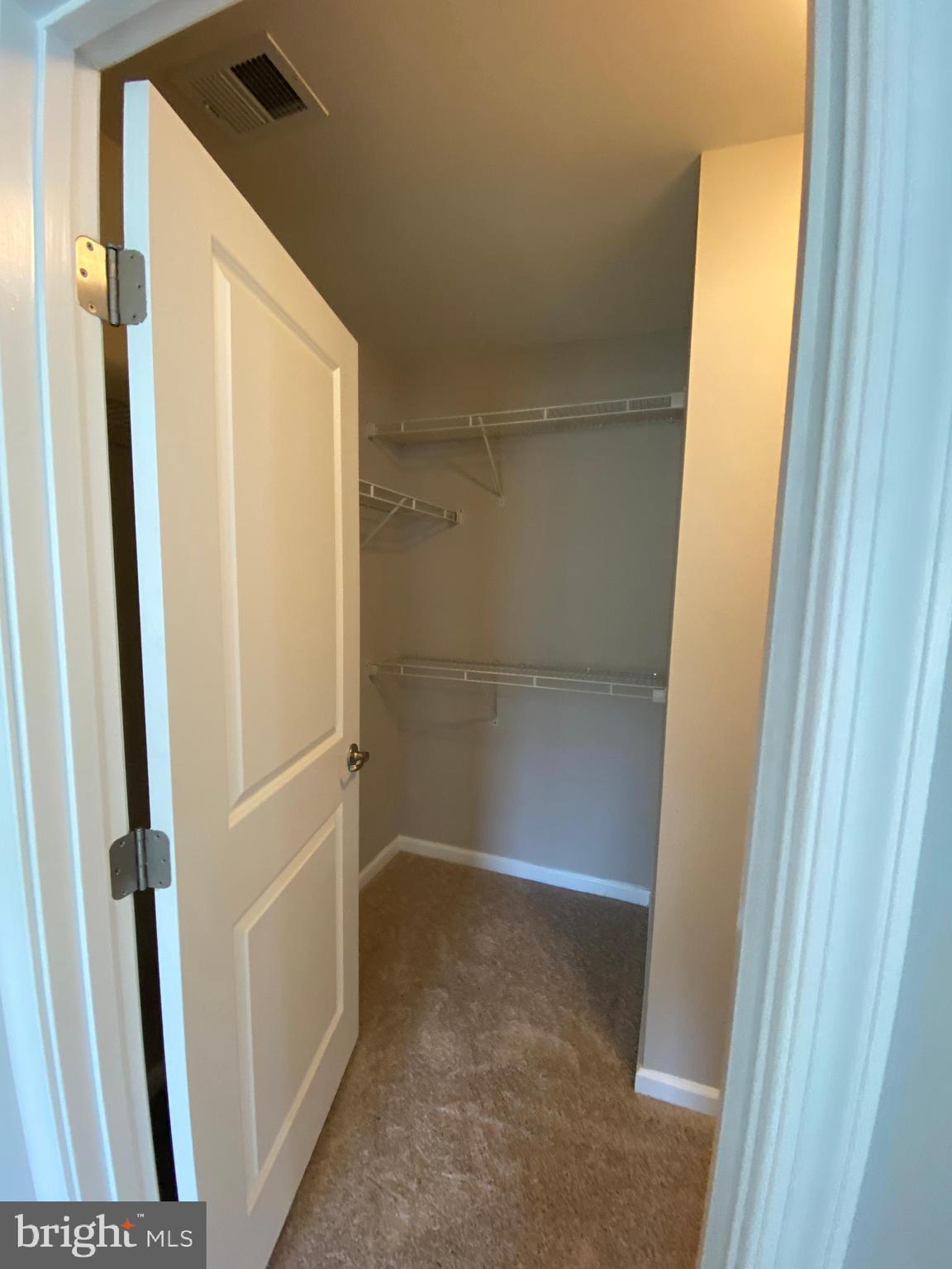 ESTATES AT LEE'S PARKE - Residential Lease