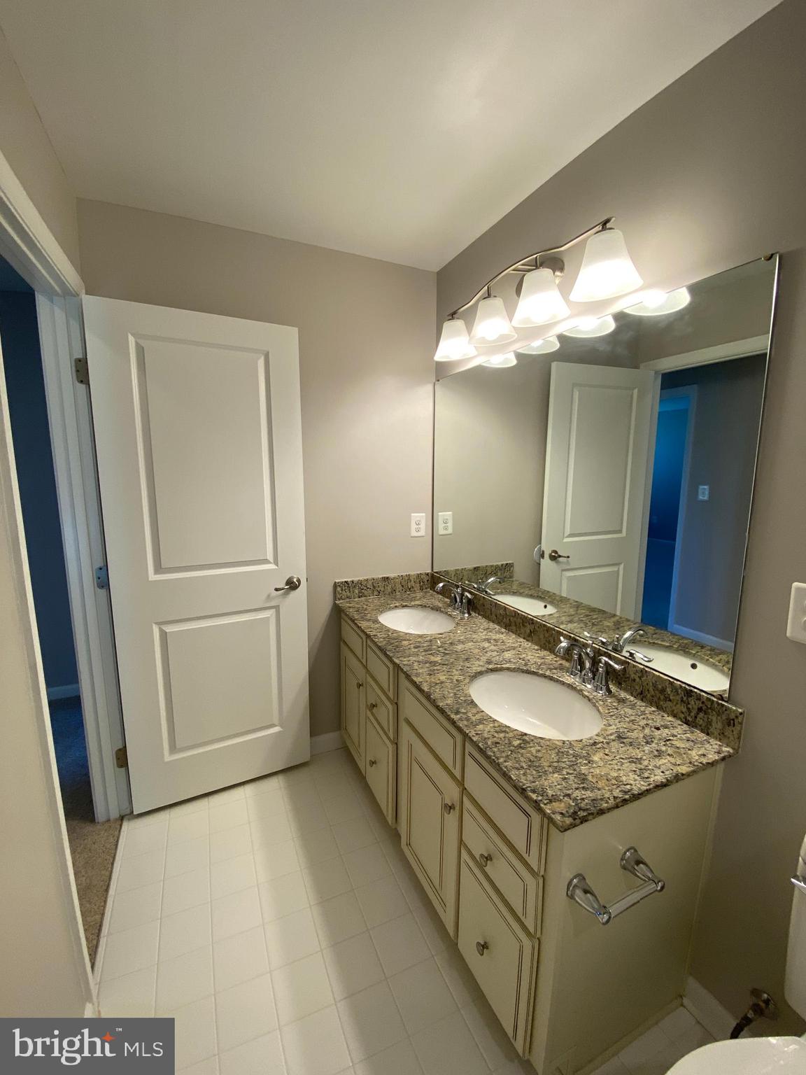 ESTATES AT LEE'S PARKE - Residential Lease