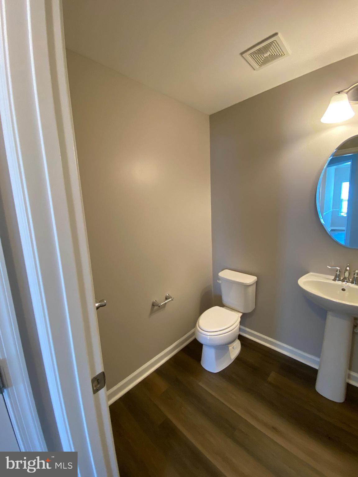 ESTATES AT LEE'S PARKE - Residential Lease