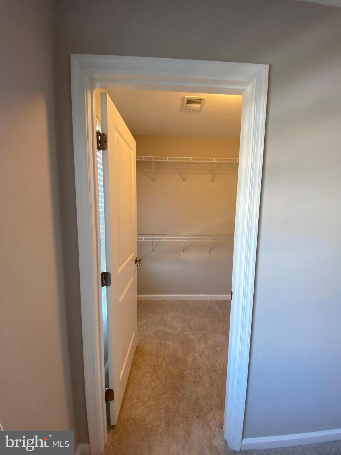 ESTATES AT LEE'S PARKE - Residential Lease