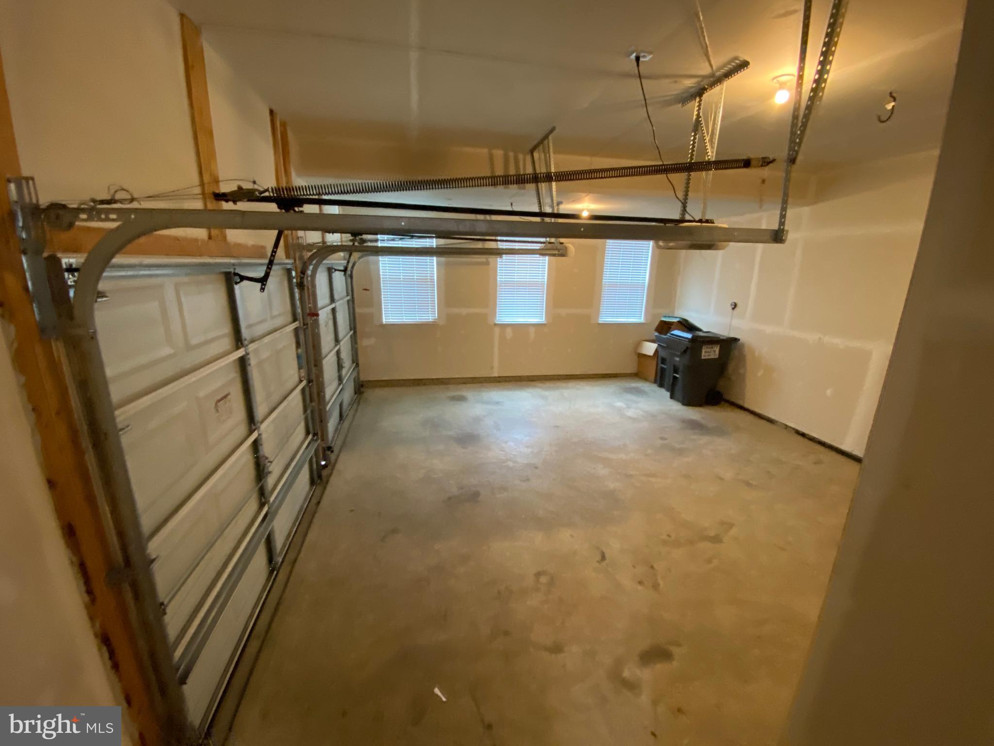 ESTATES AT LEE'S PARKE - Residential Lease