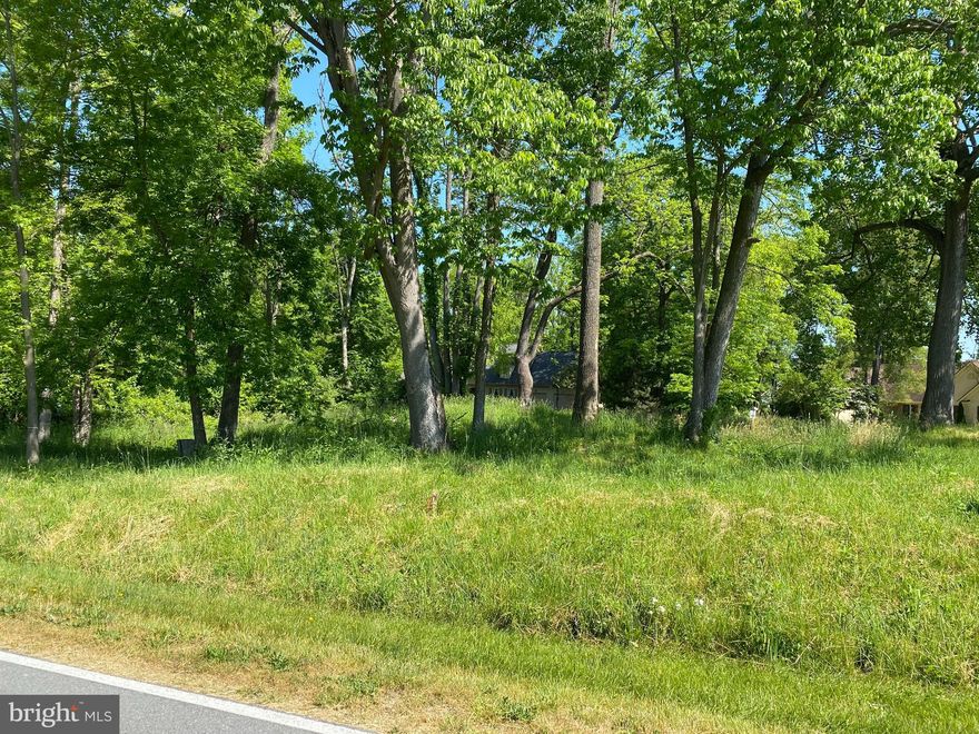 Great 1/2 acre building lot in the Fernbank at Cress Creek Subdivision golf course community in Shepherdstown. Owner licensed real estate agent