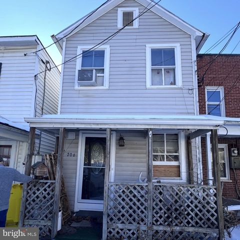 206 N WEST STREET CHARLES TOWN WV 25414