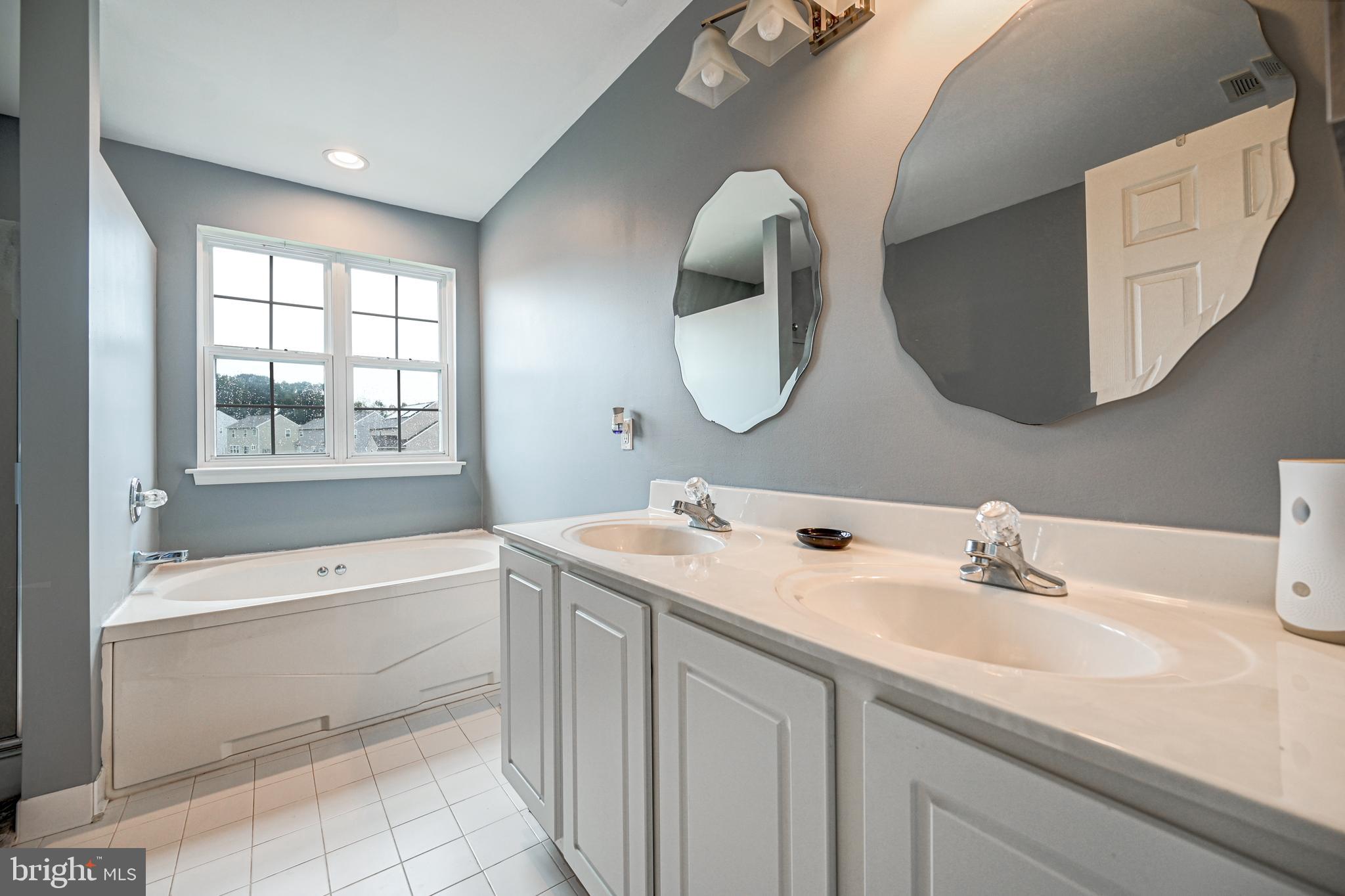 MEADOWBROOK - Residential