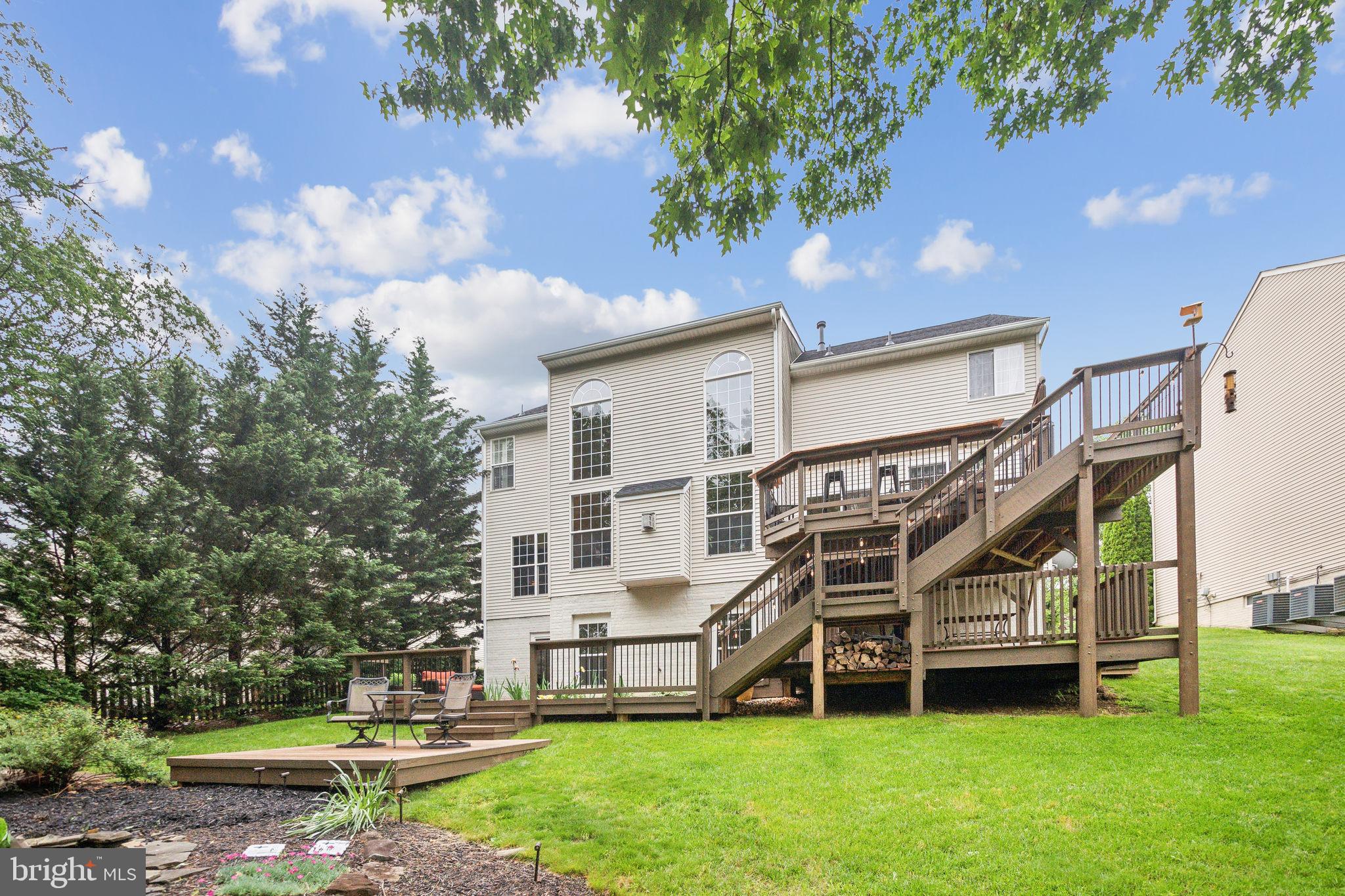 230 MACKENZIE LANE