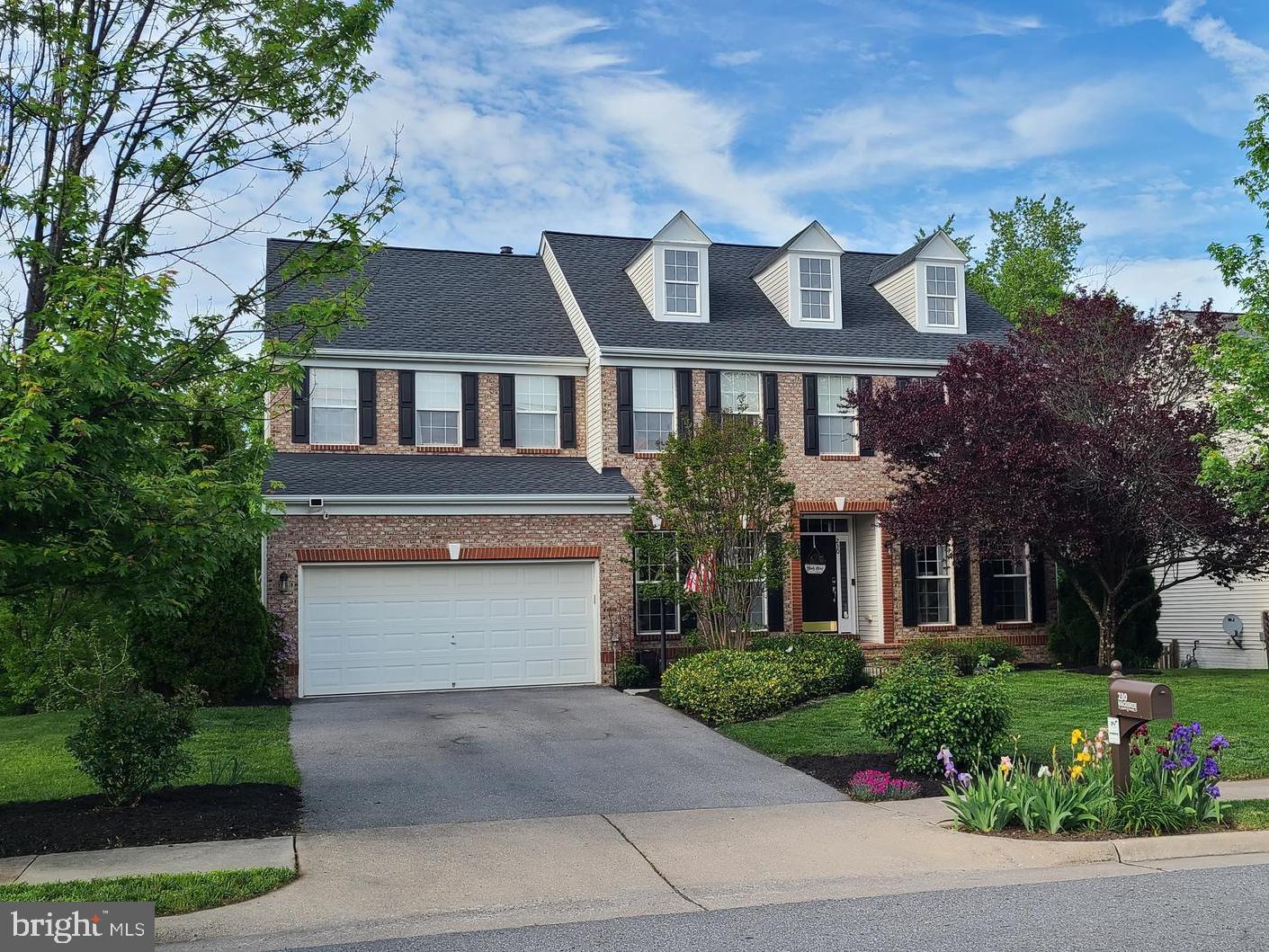 230 MACKENZIE LANE