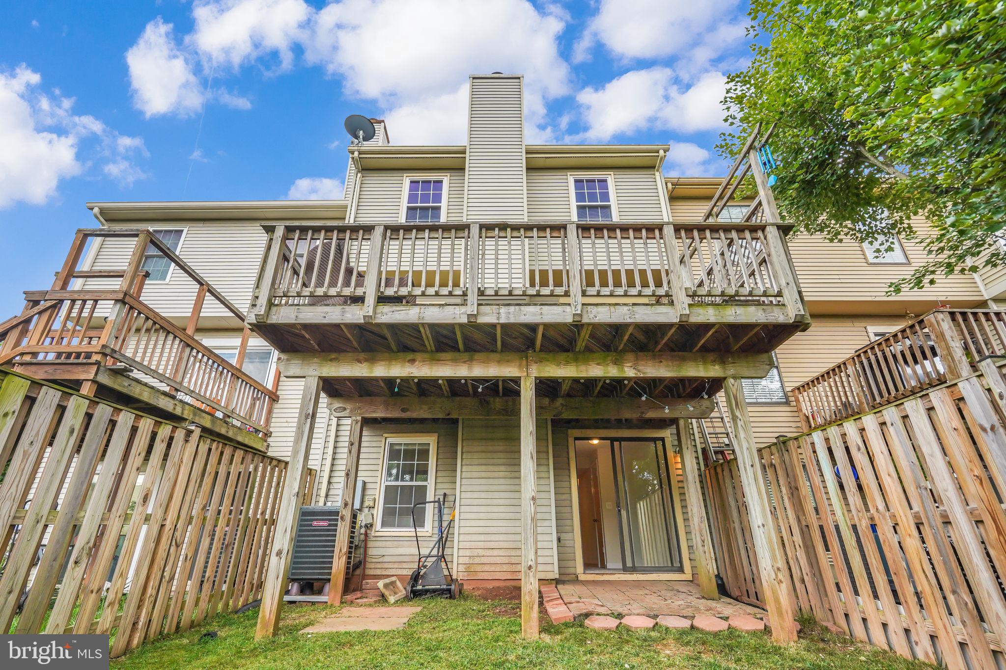 LONGSTREET COMMONS - Residential