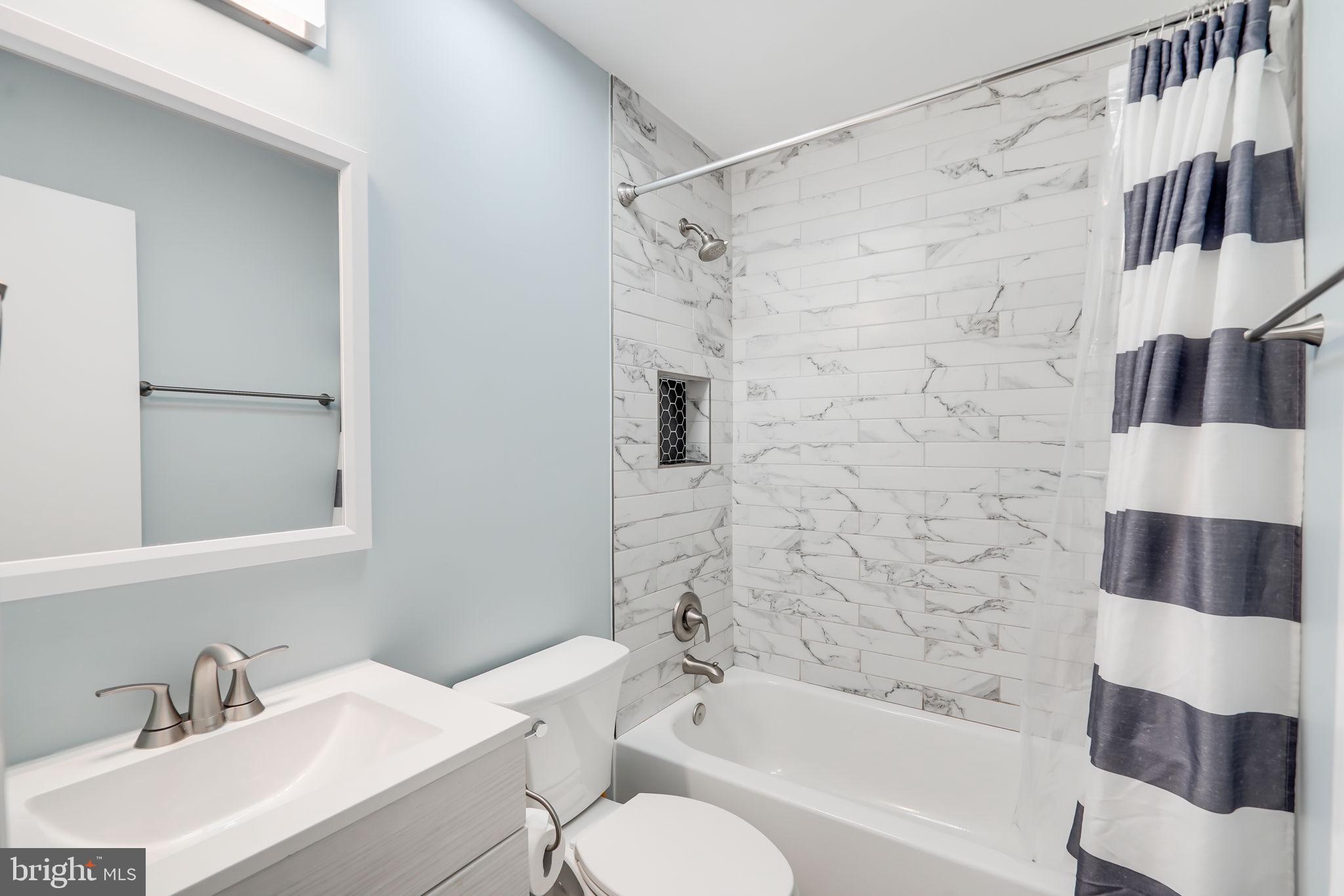 LONGSTREET COMMONS - Residential