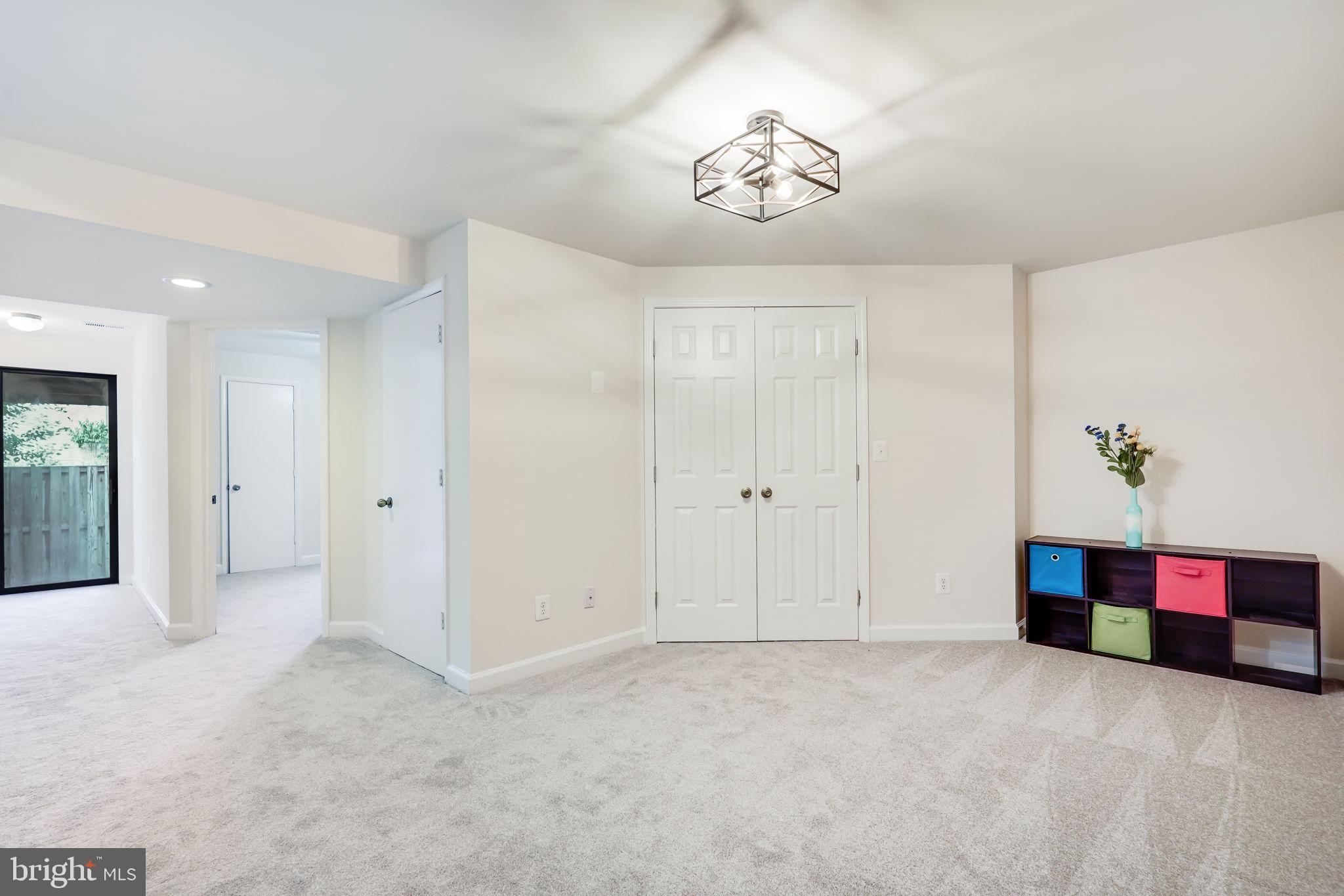 LONGSTREET COMMONS - Residential