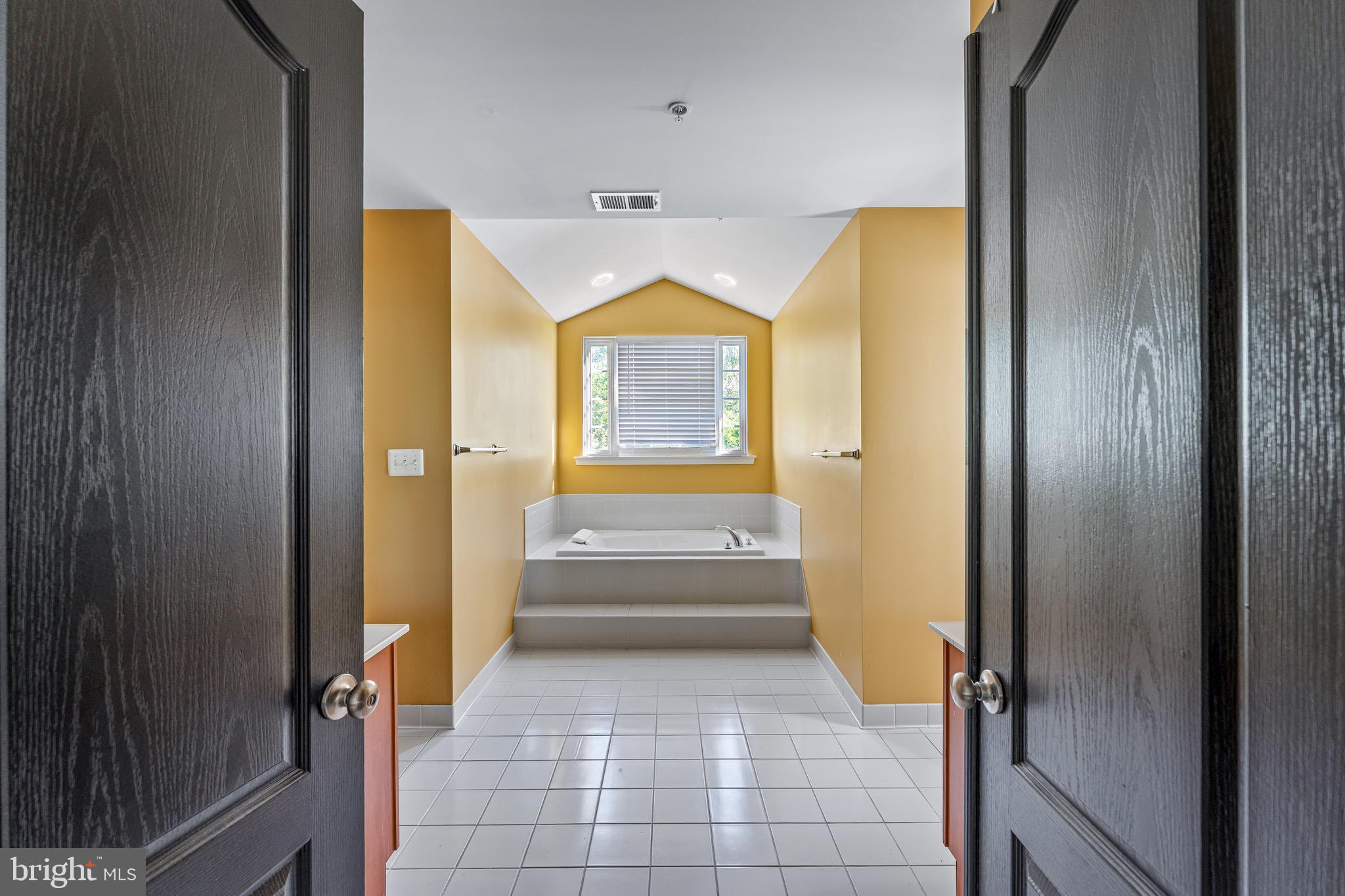 HILLANTRAE - Residential