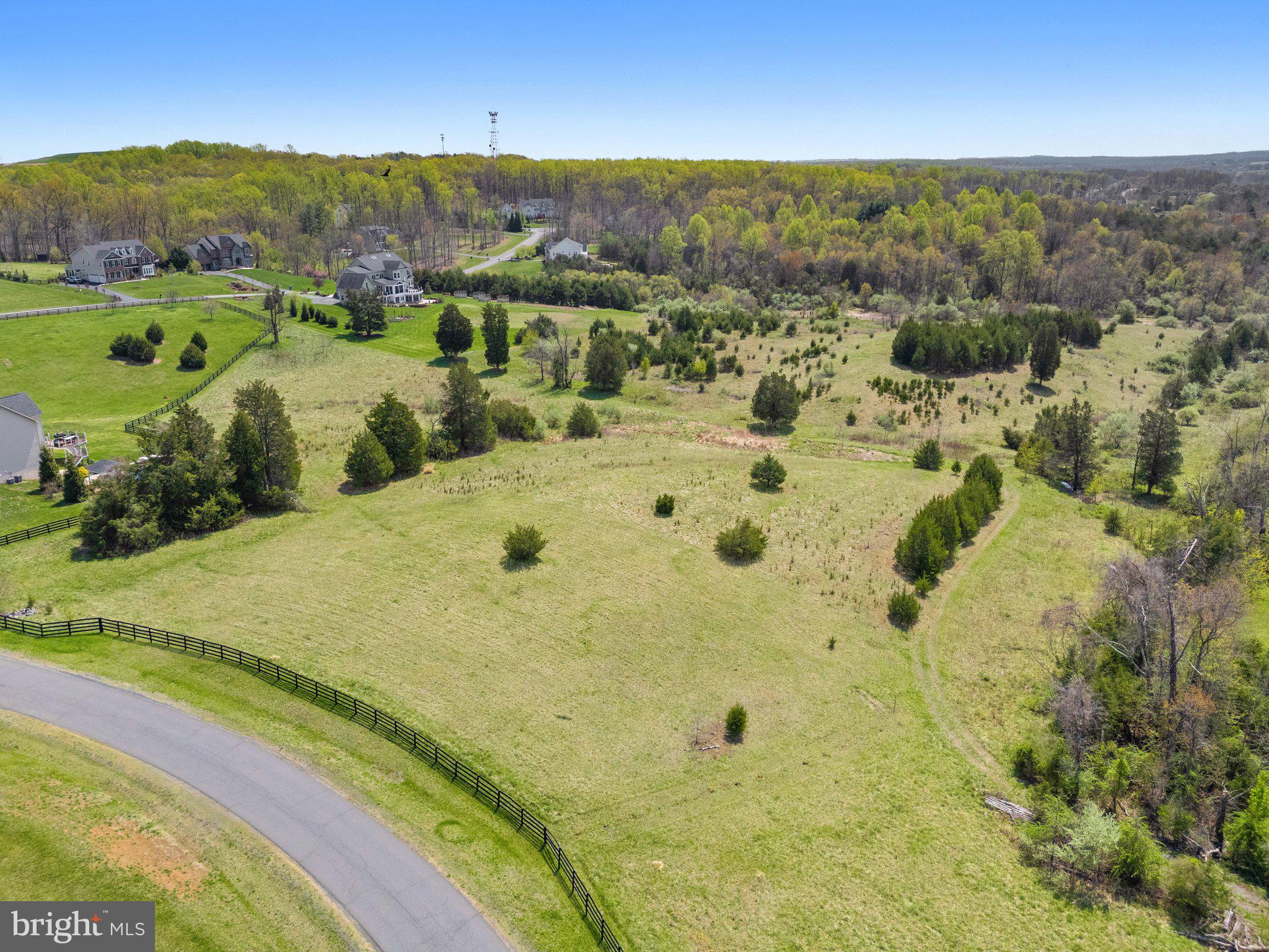 STONE FOX ESTATES - Land