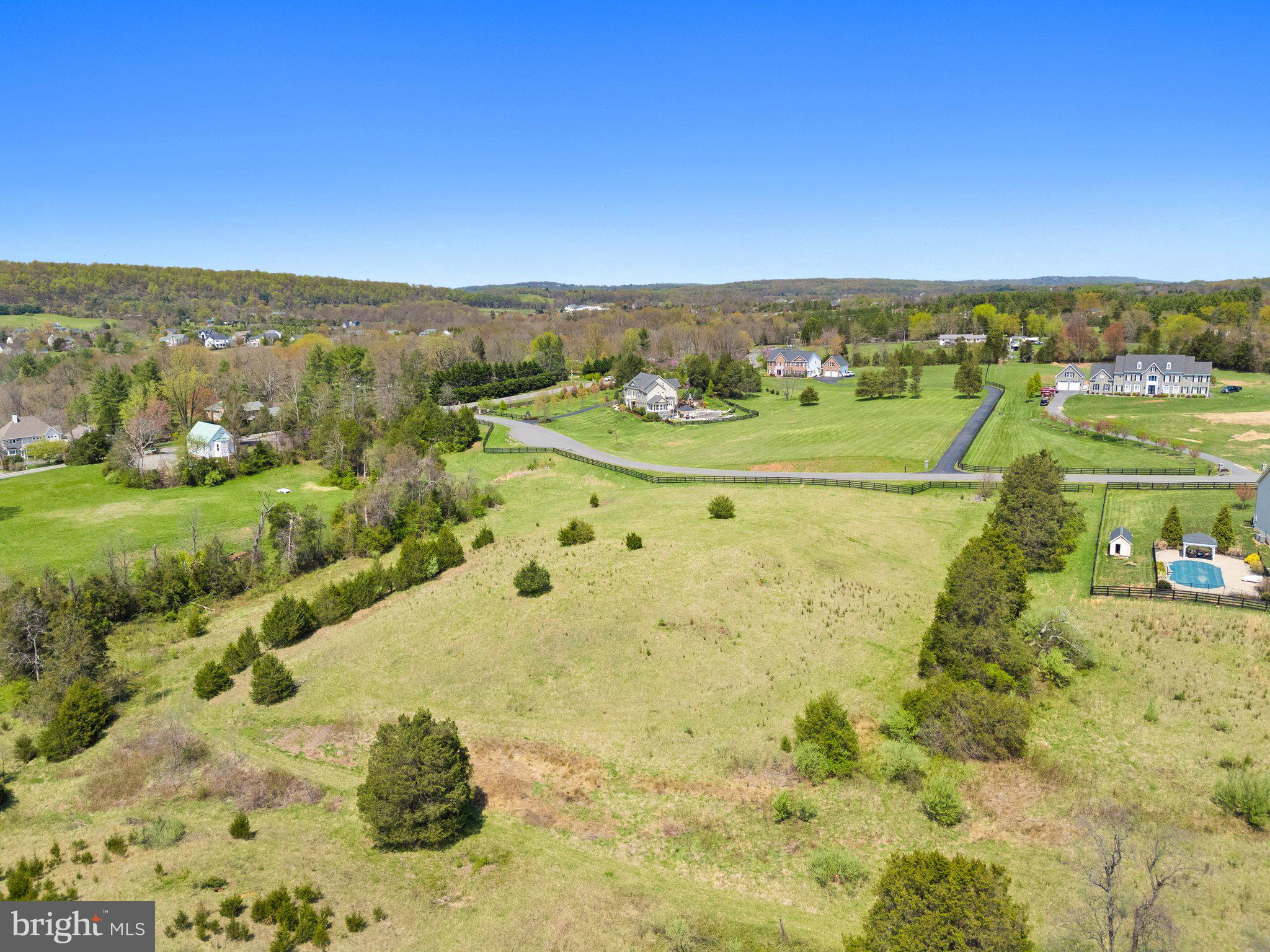 STONE FOX ESTATES - Land