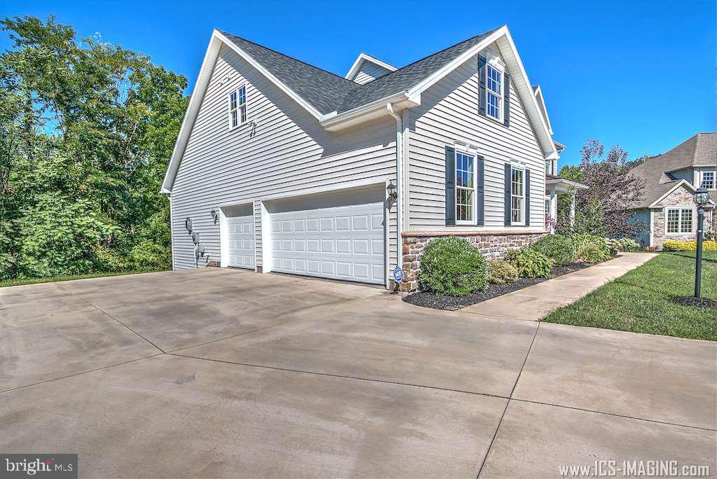 MEADOWBROOK FARMS - Residential