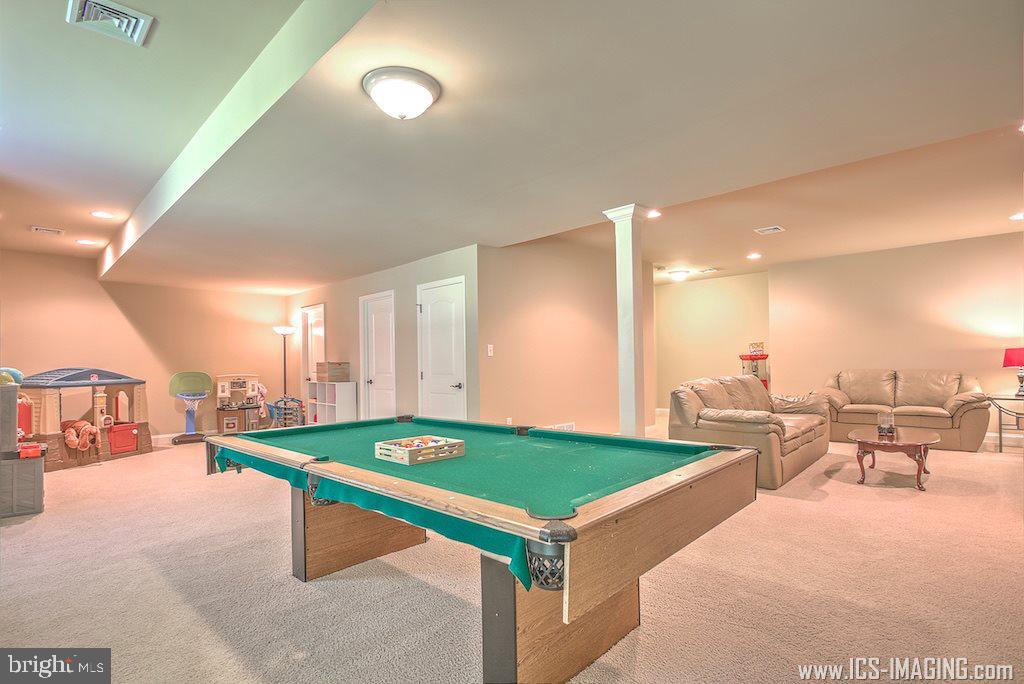 MEADOWBROOK FARMS - Residential