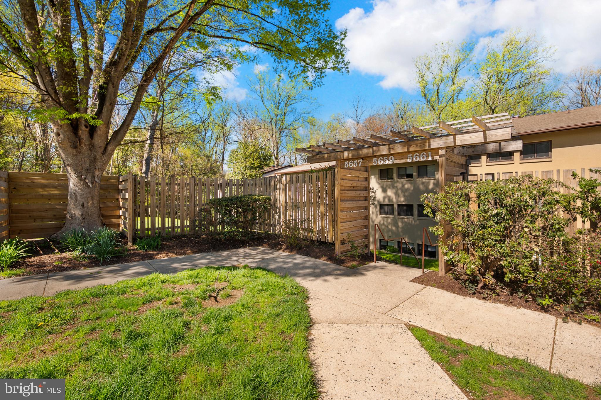 DEERING WOODS - Residential