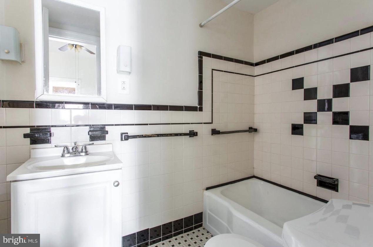 NORTH CENTRAL - Residential Lease