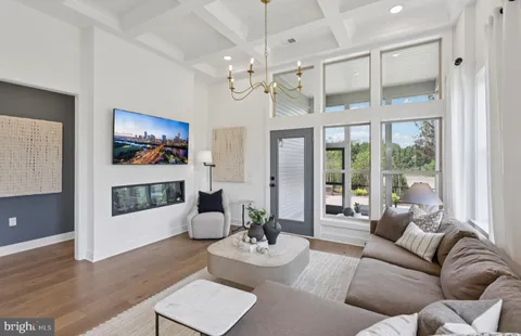 6152 Amber Lane Unit 2, Haymarket, VA MLS: VAPW2110544