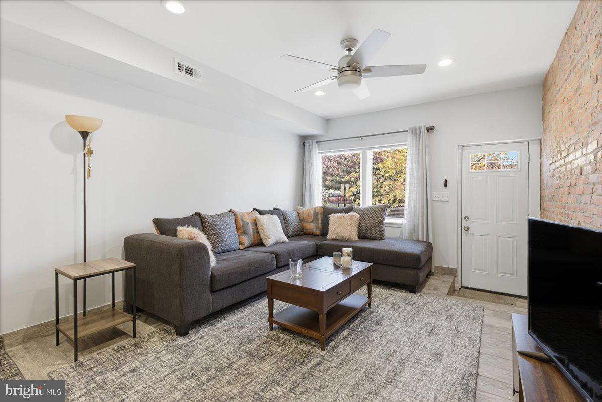 GREEKTOWN - Residential