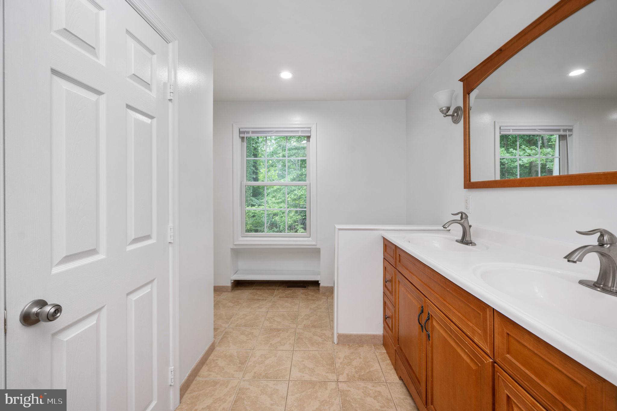 MONTCLAIR/COUNTRY CLUB - Residential