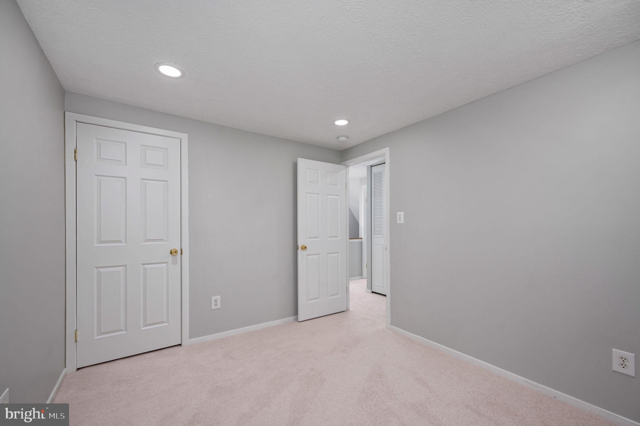 MONTCLAIR/COUNTRY CLUB - Residential