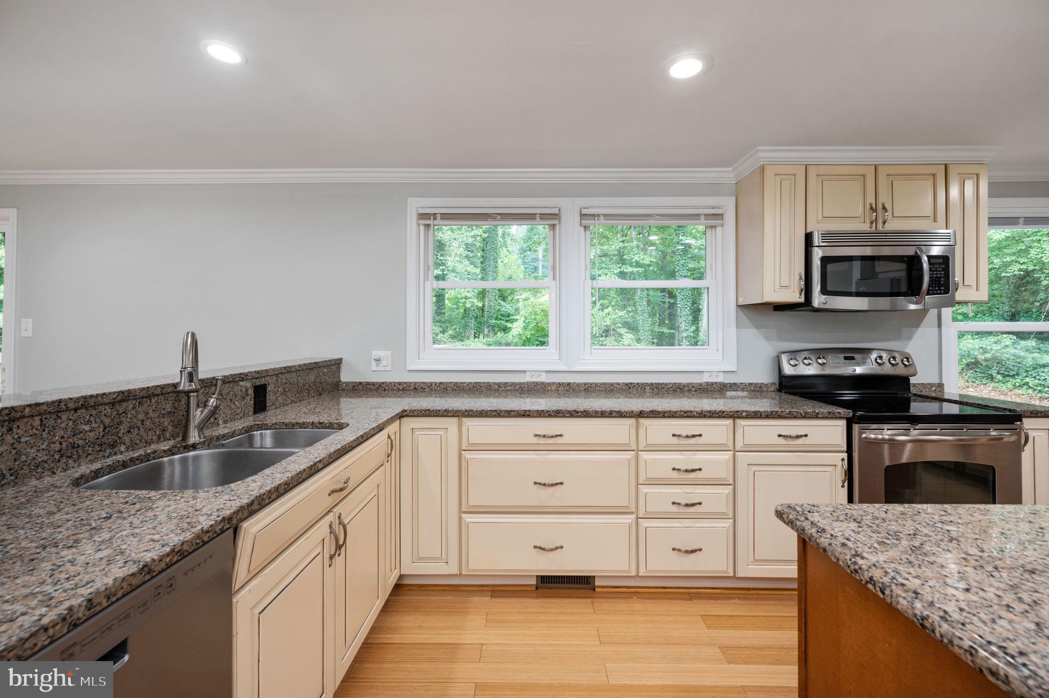 MONTCLAIR/COUNTRY CLUB - Residential