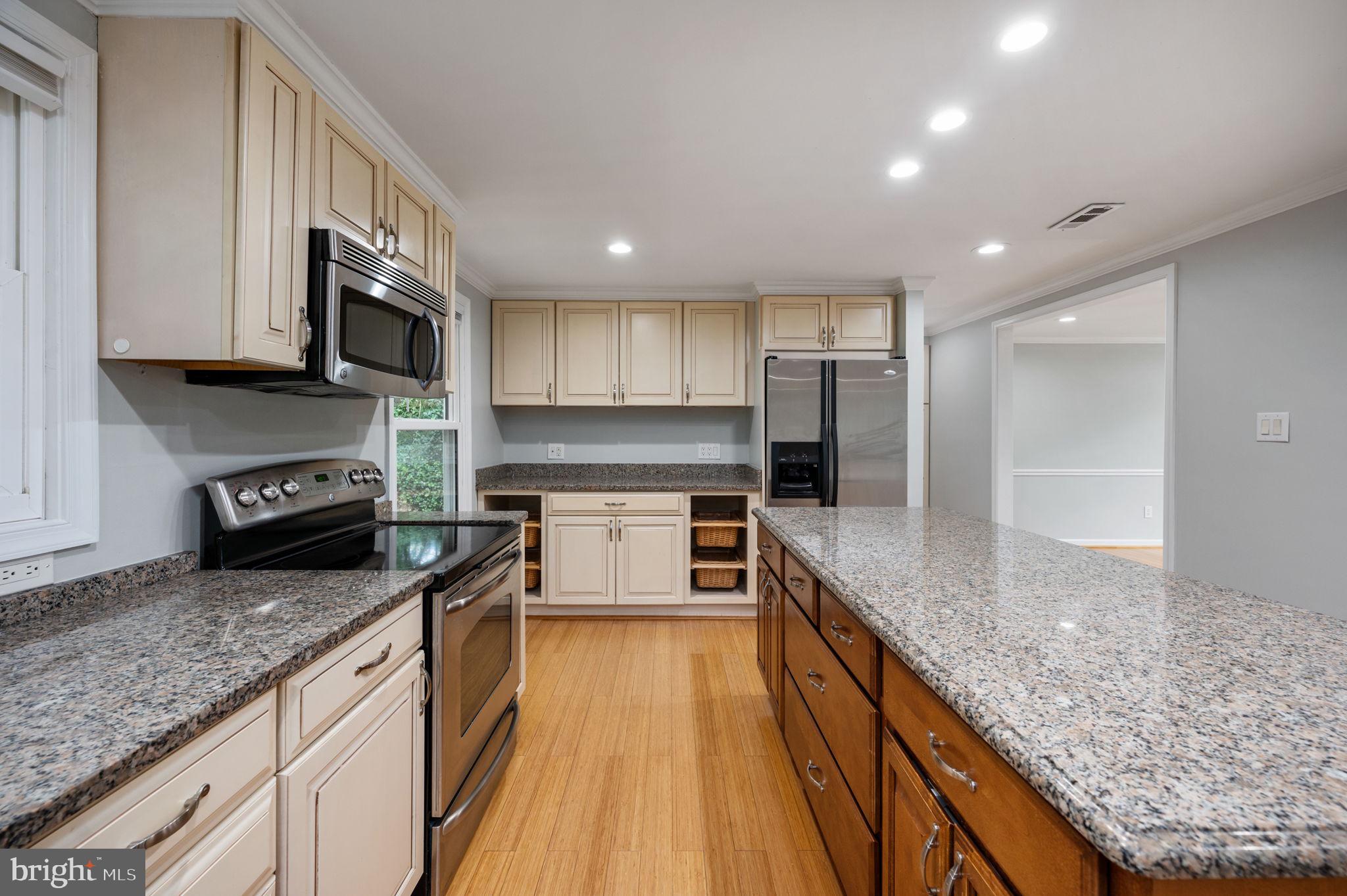 MONTCLAIR/COUNTRY CLUB - Residential