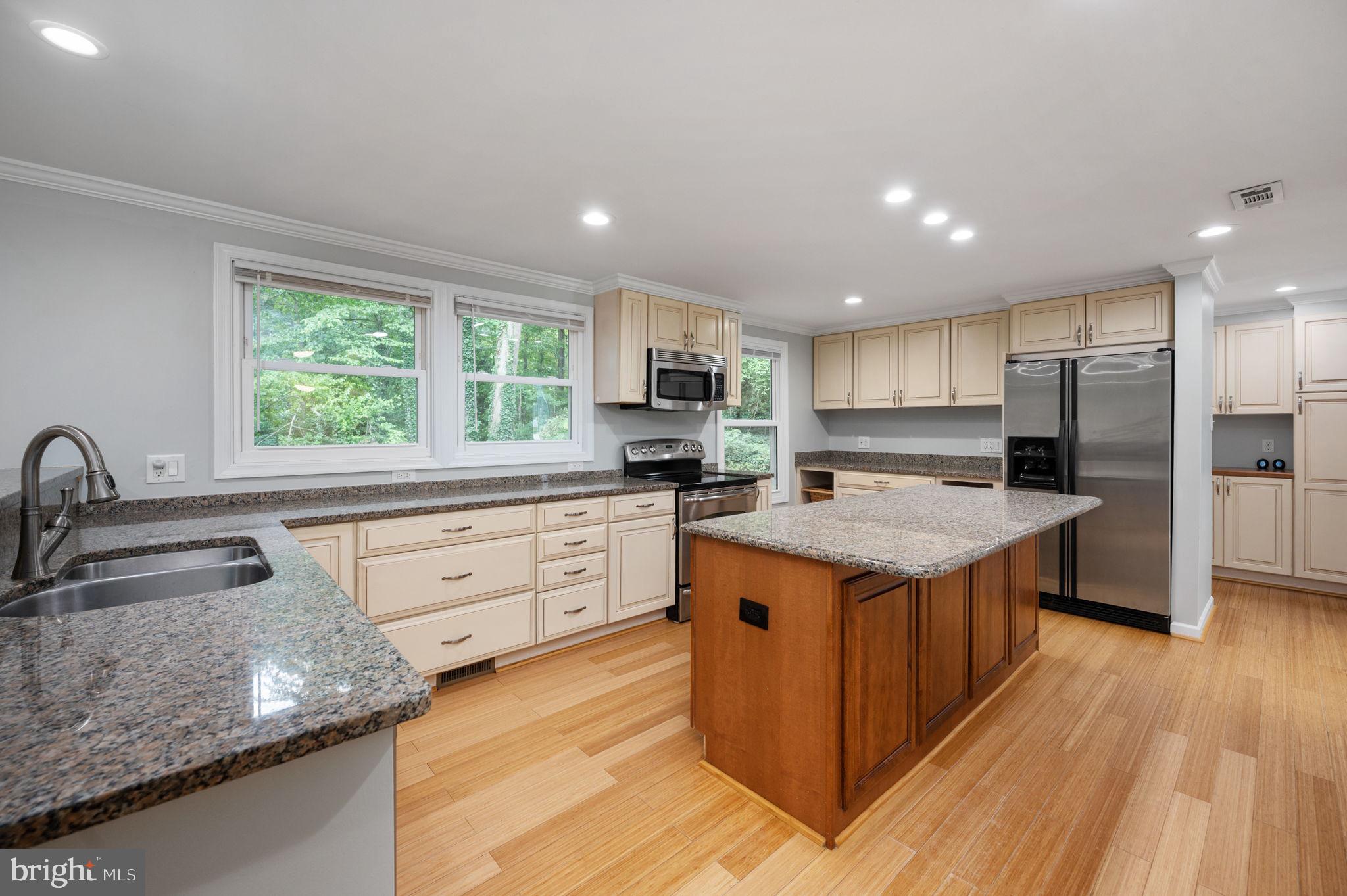 MONTCLAIR/COUNTRY CLUB - Residential