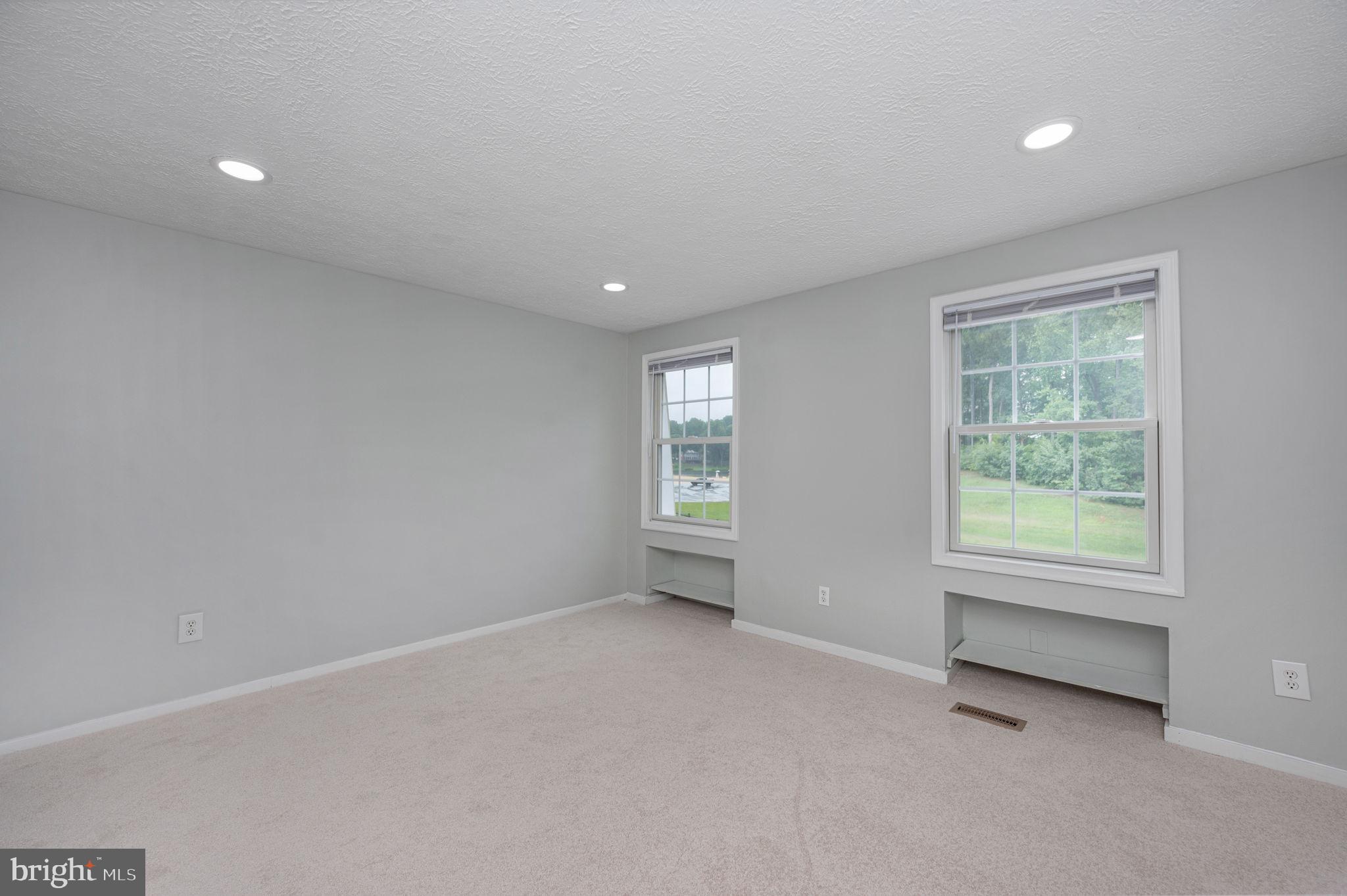 MONTCLAIR/COUNTRY CLUB - Residential