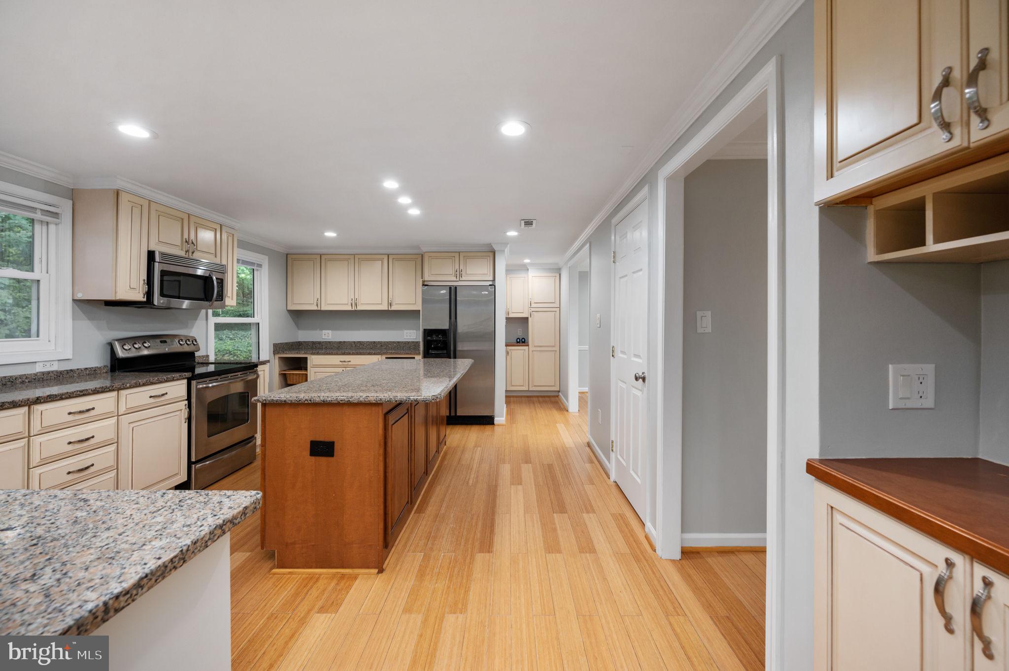 MONTCLAIR/COUNTRY CLUB - Residential