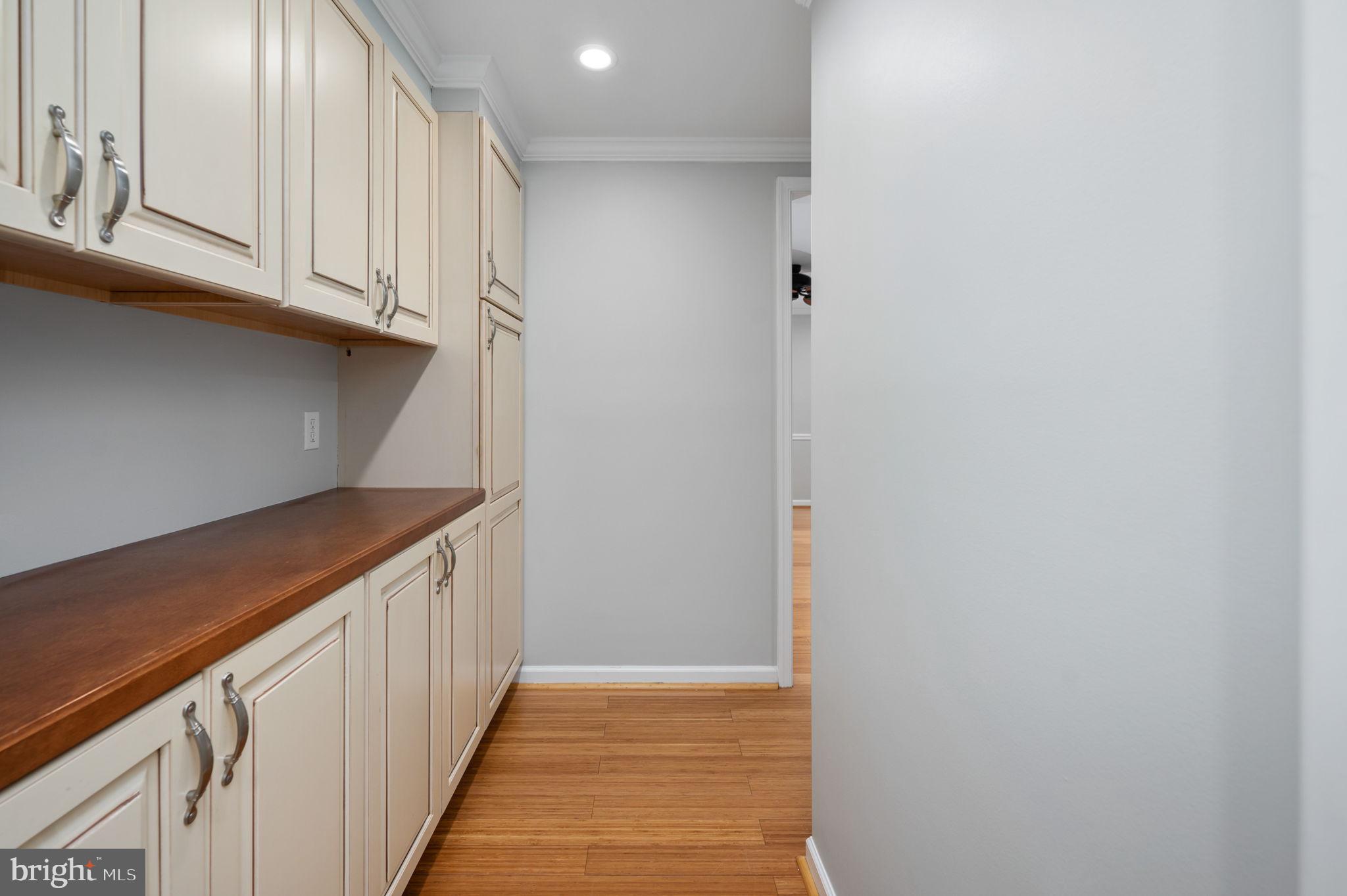 MONTCLAIR/COUNTRY CLUB - Residential