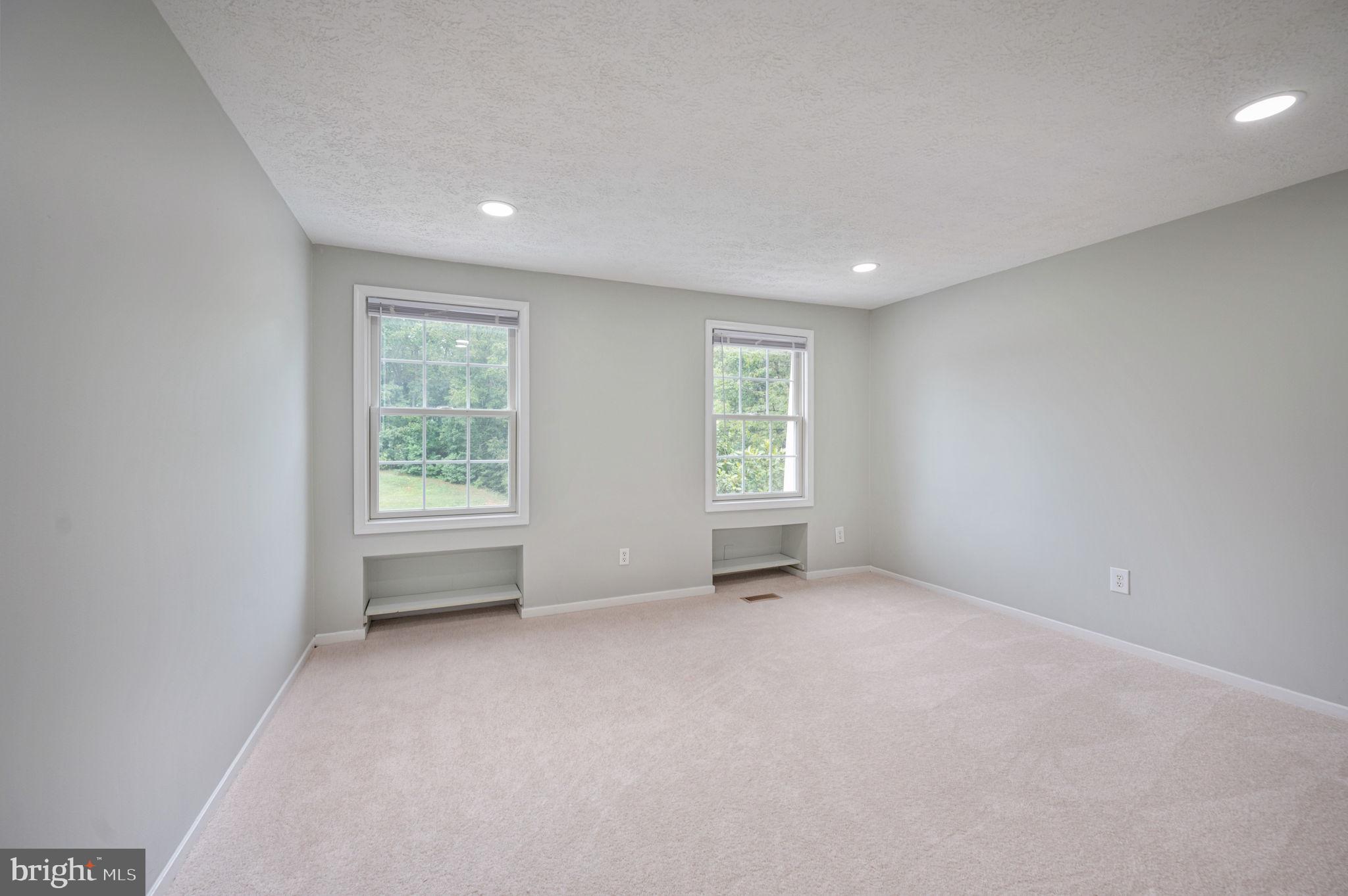 MONTCLAIR/COUNTRY CLUB - Residential