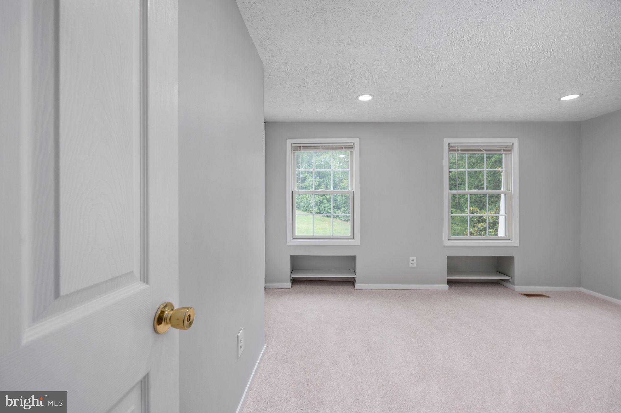 MONTCLAIR/COUNTRY CLUB - Residential