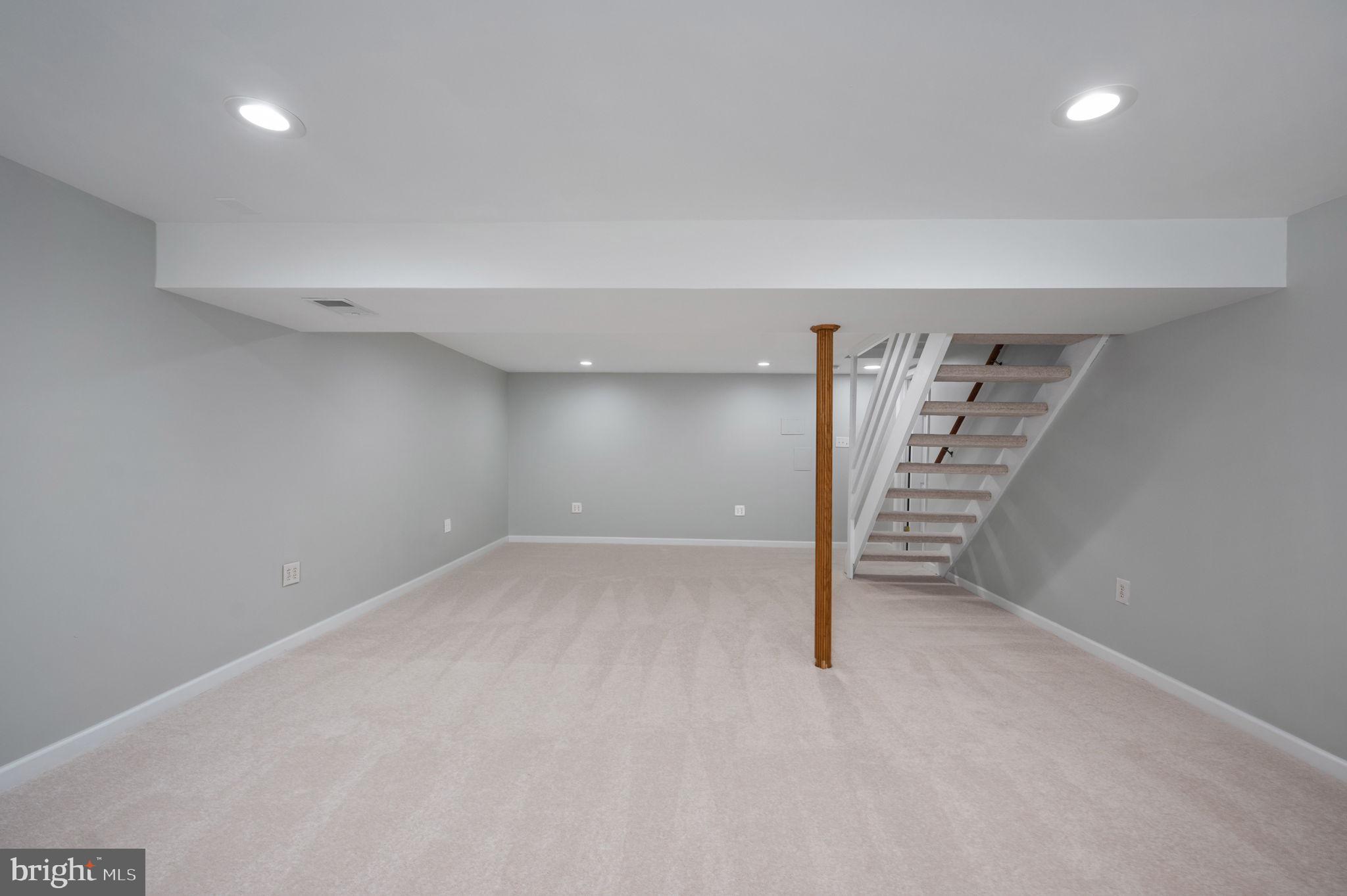 MONTCLAIR/COUNTRY CLUB - Residential