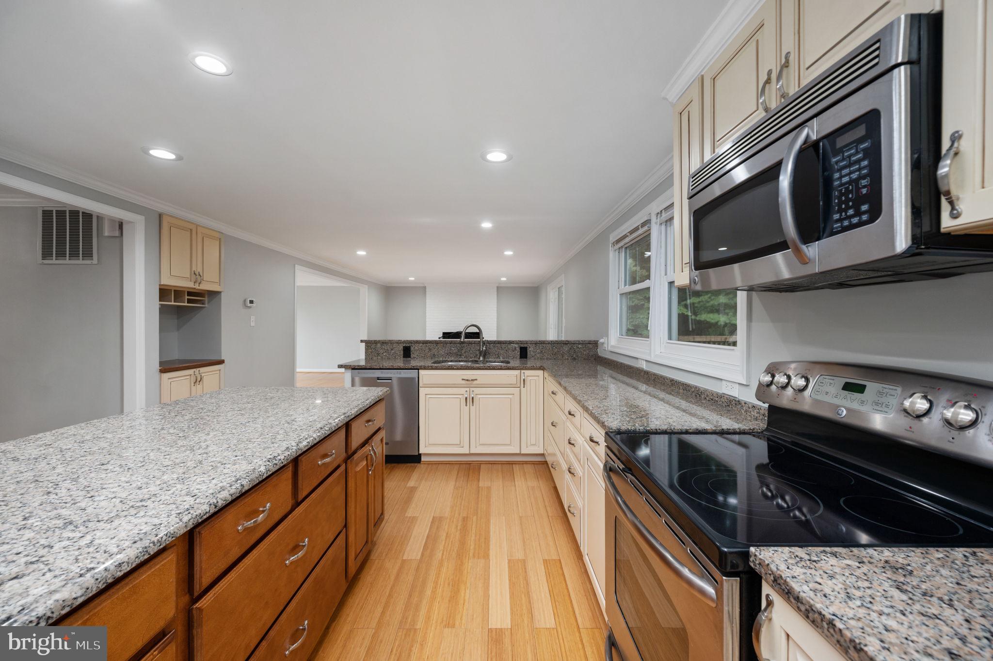 MONTCLAIR/COUNTRY CLUB - Residential