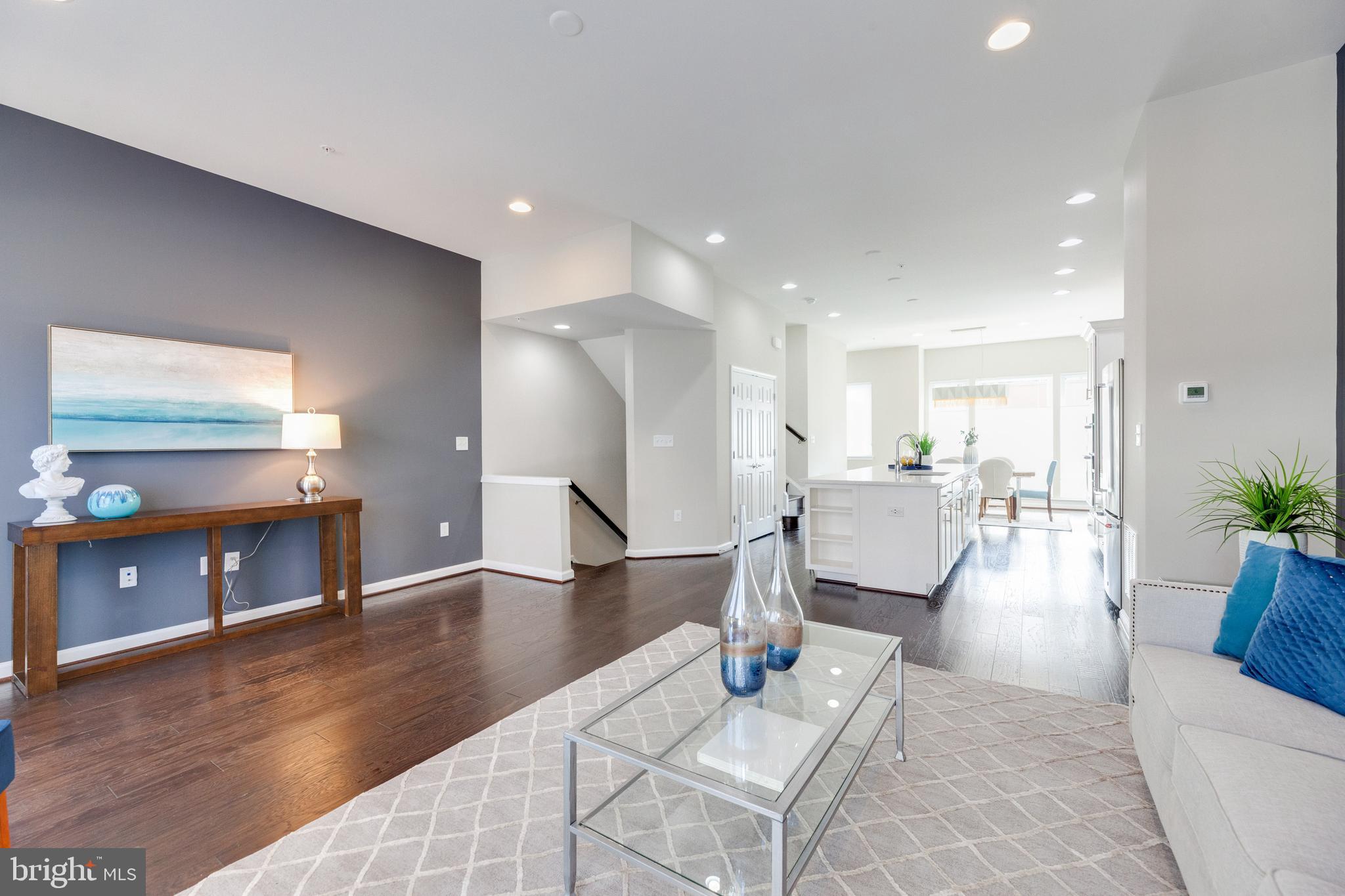 CAMBRIA SQUARE - Residential