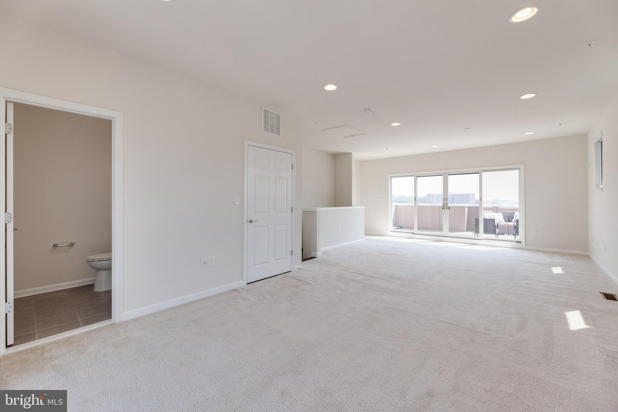 CAMBRIA SQUARE - Residential