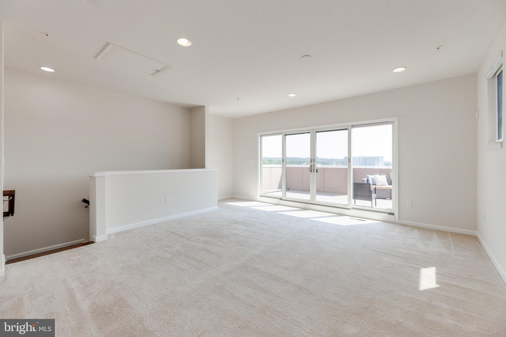 CAMBRIA SQUARE - Residential