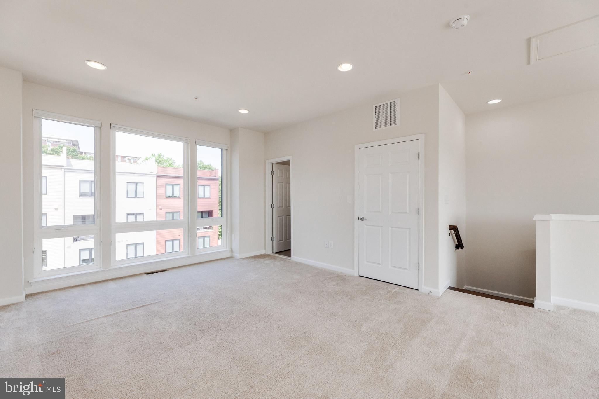 CAMBRIA SQUARE - Residential