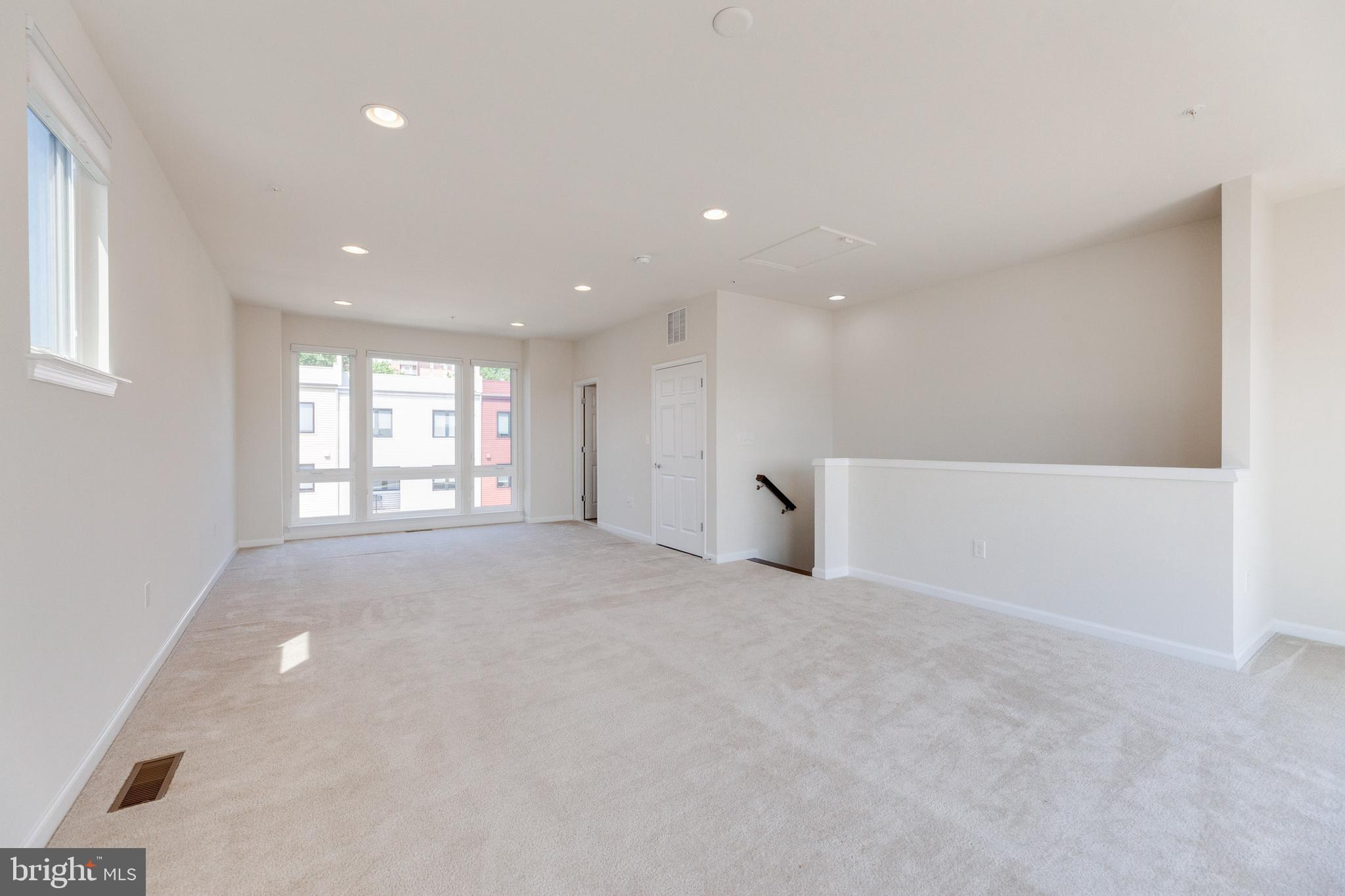 CAMBRIA SQUARE - Residential