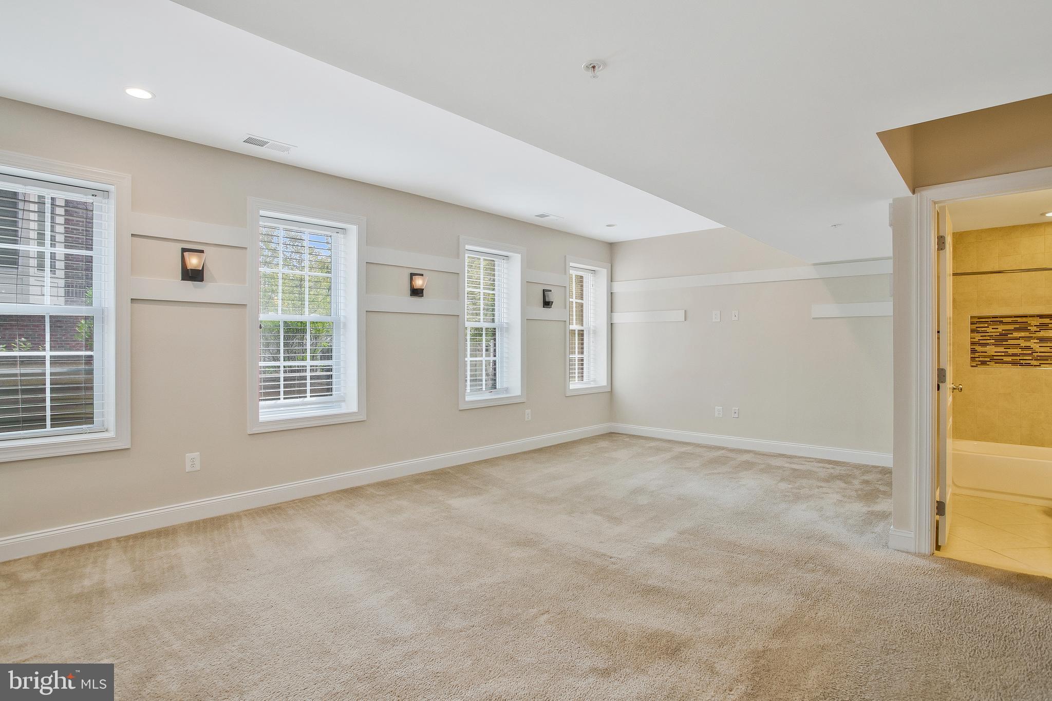 THE ENCLAVE - ARUNDEL PRESERVE - Residential