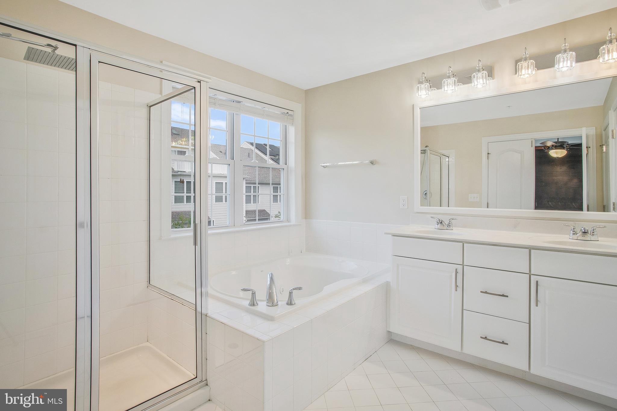 THE ENCLAVE - ARUNDEL PRESERVE - Residential