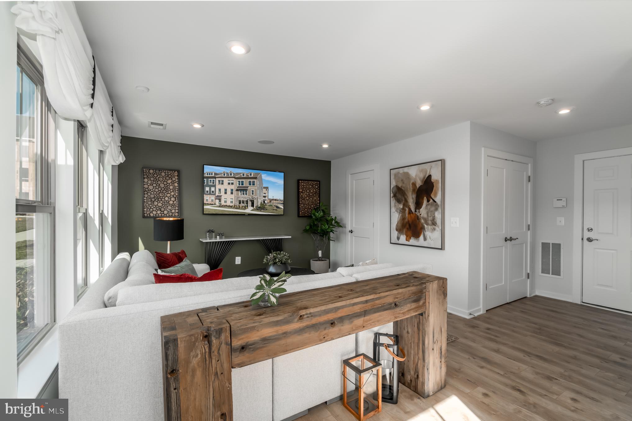 GATEWAY WEST - Residential