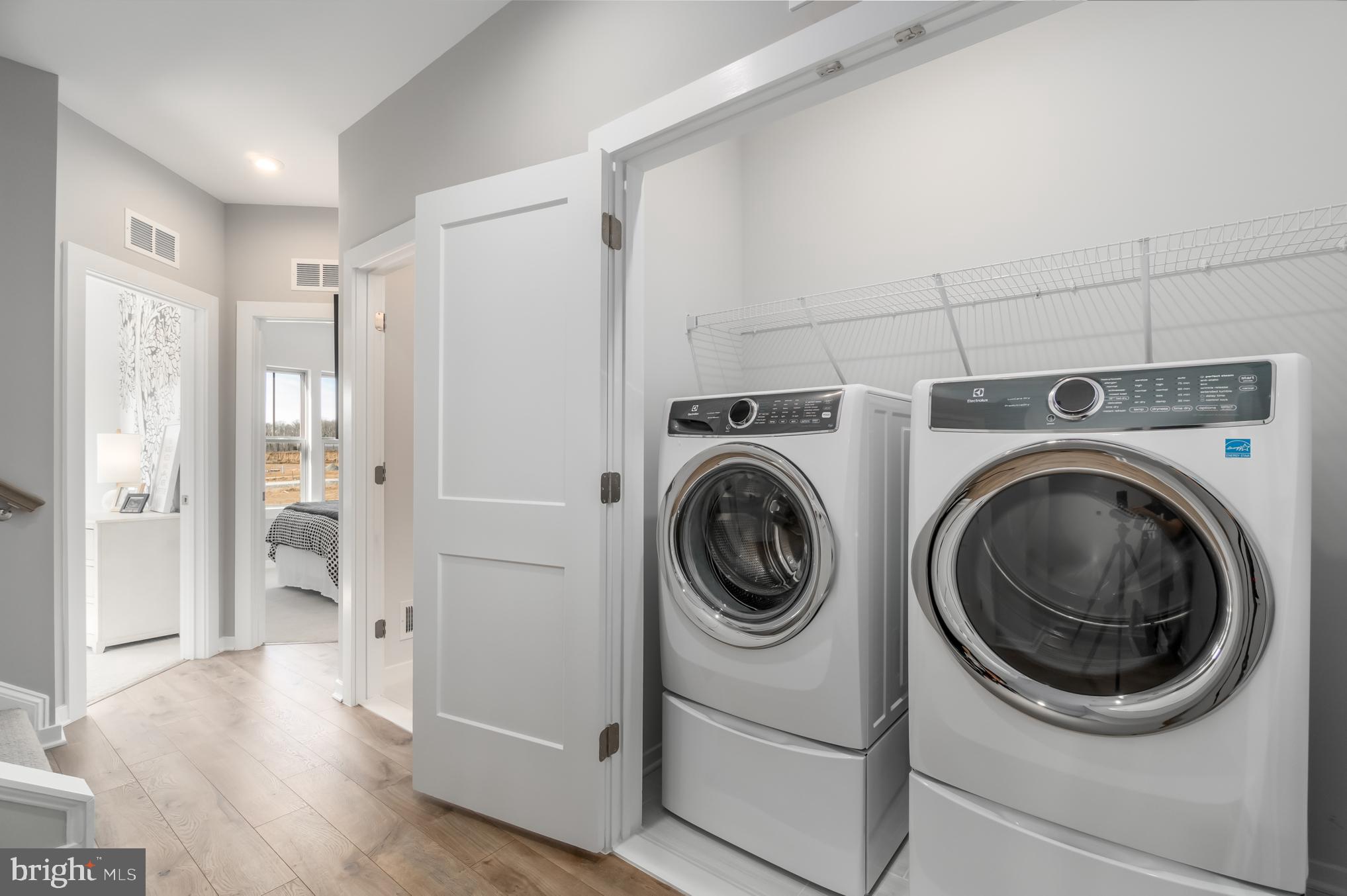 GATEWAY WEST - Residential