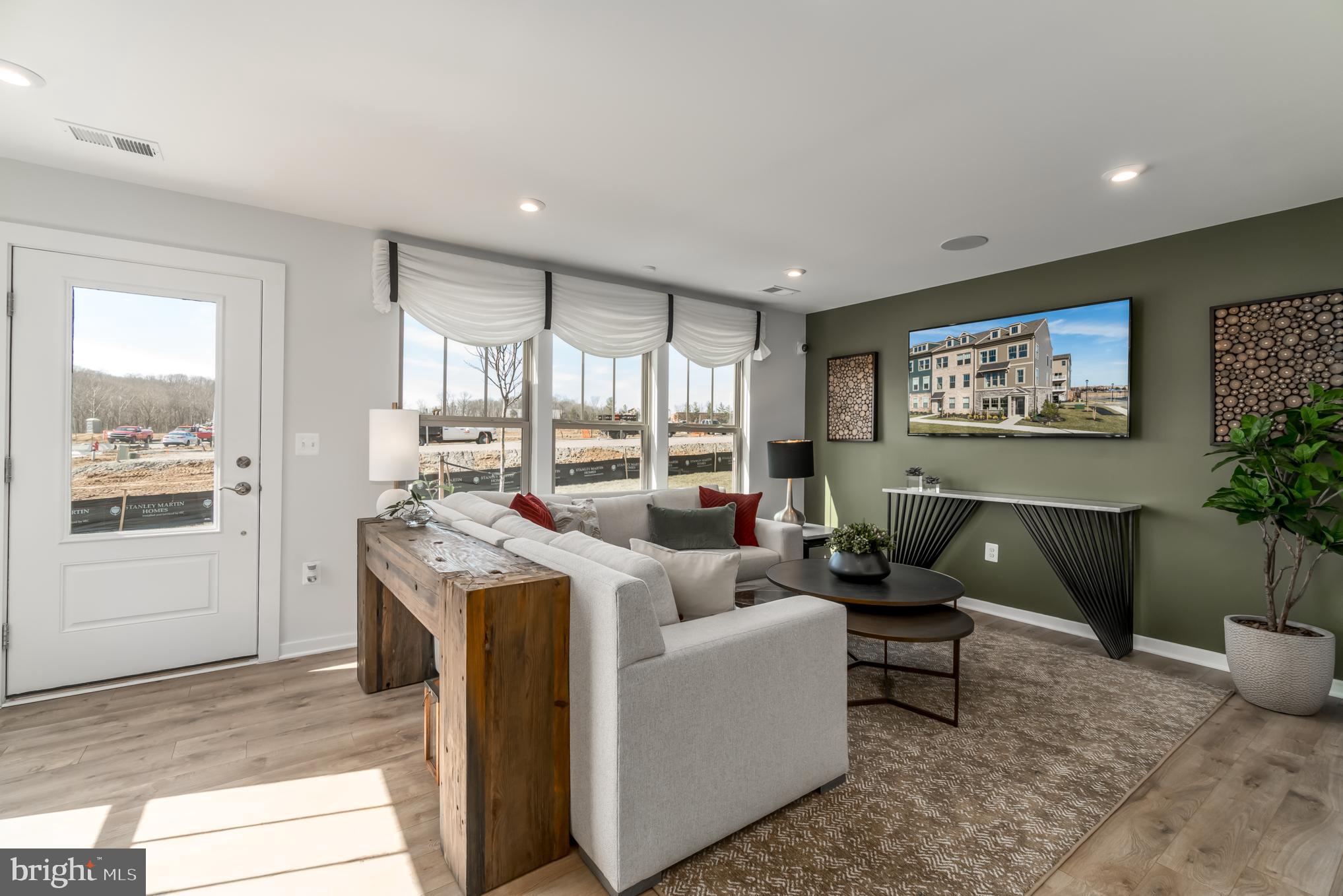 GATEWAY WEST - Residential