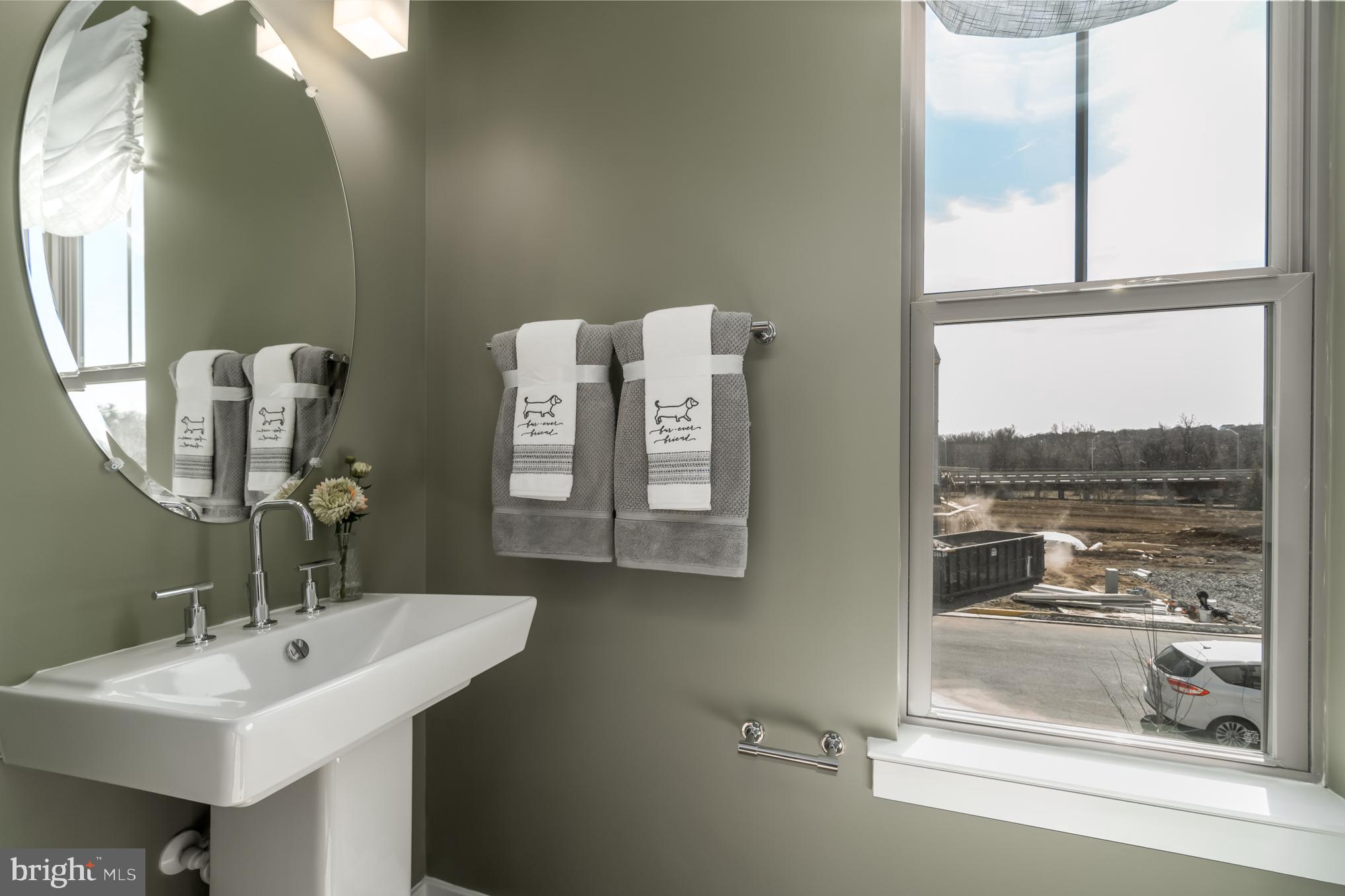 GATEWAY WEST - Residential