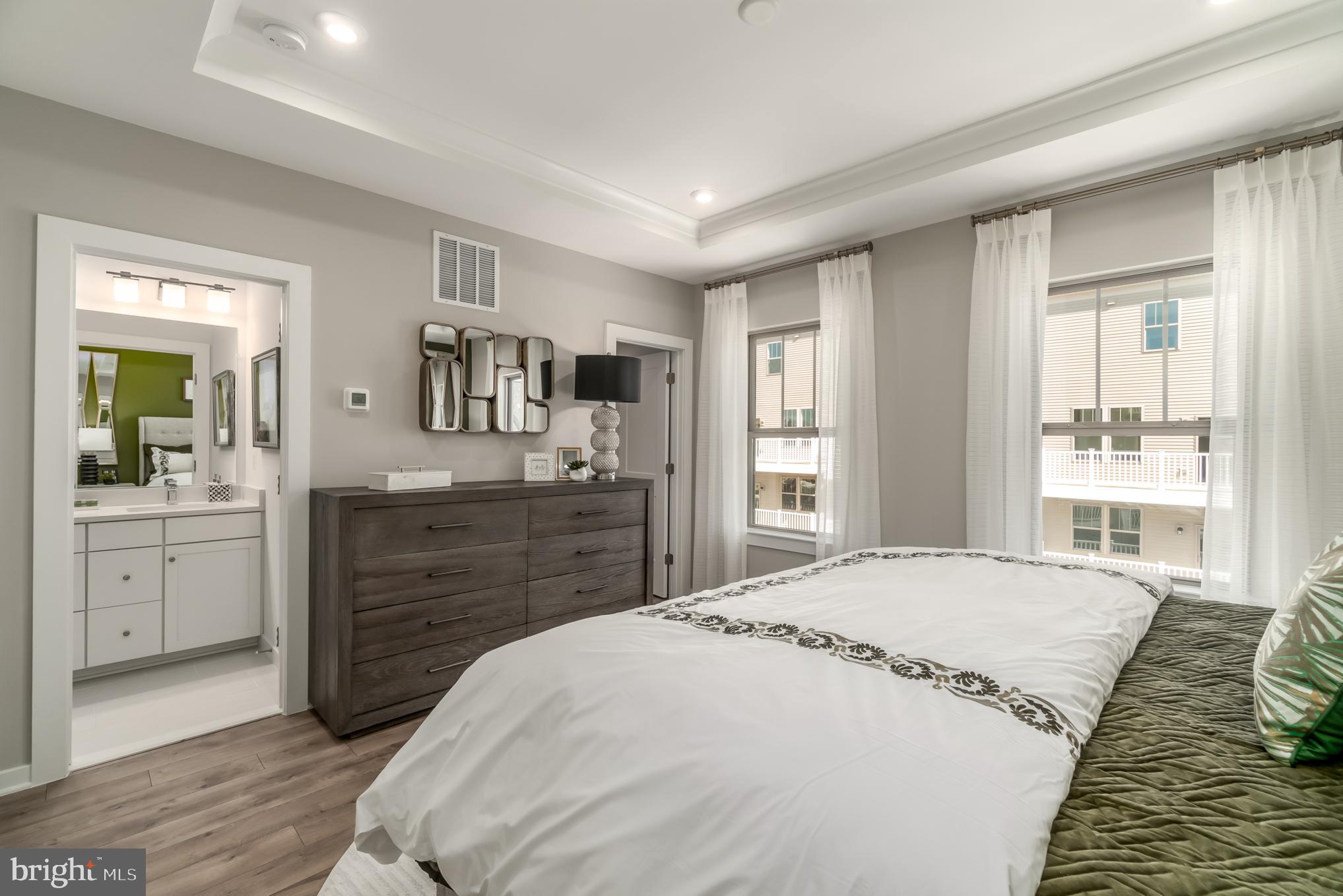 GATEWAY WEST - Residential