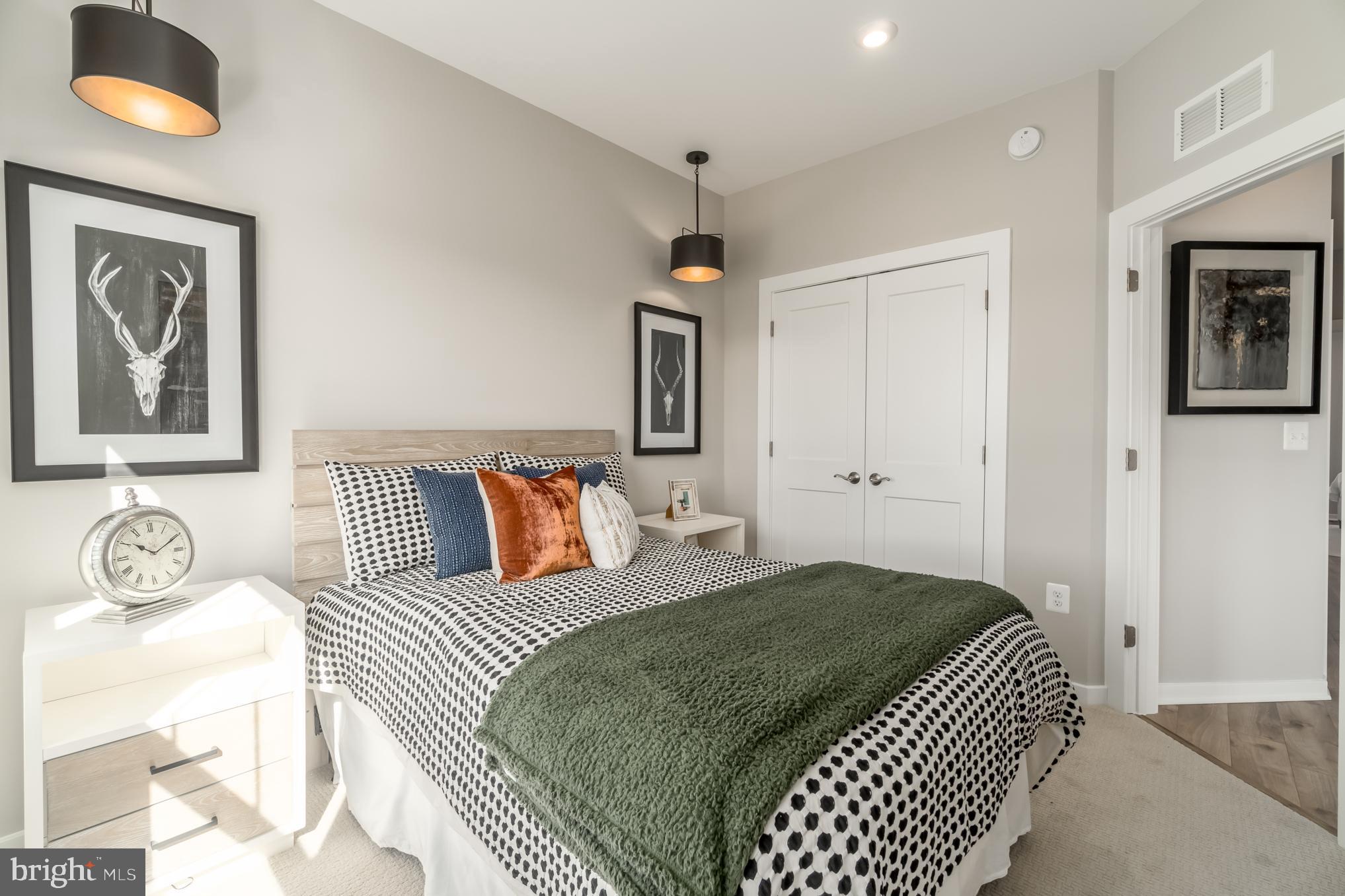 GATEWAY WEST - Residential